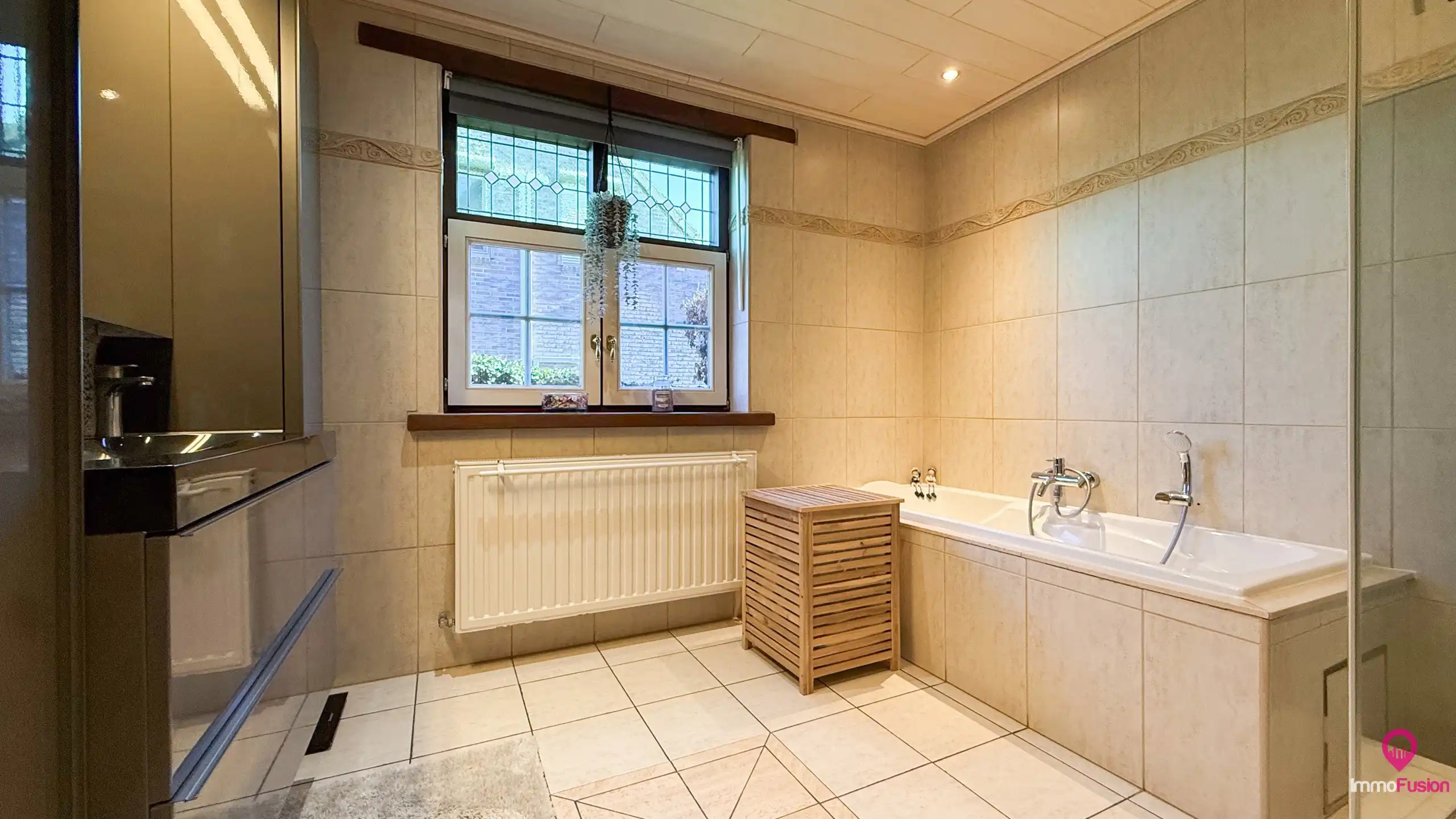 Instapklare gezinswoning met 5slpks, dubbele garage en tuin! foto 15