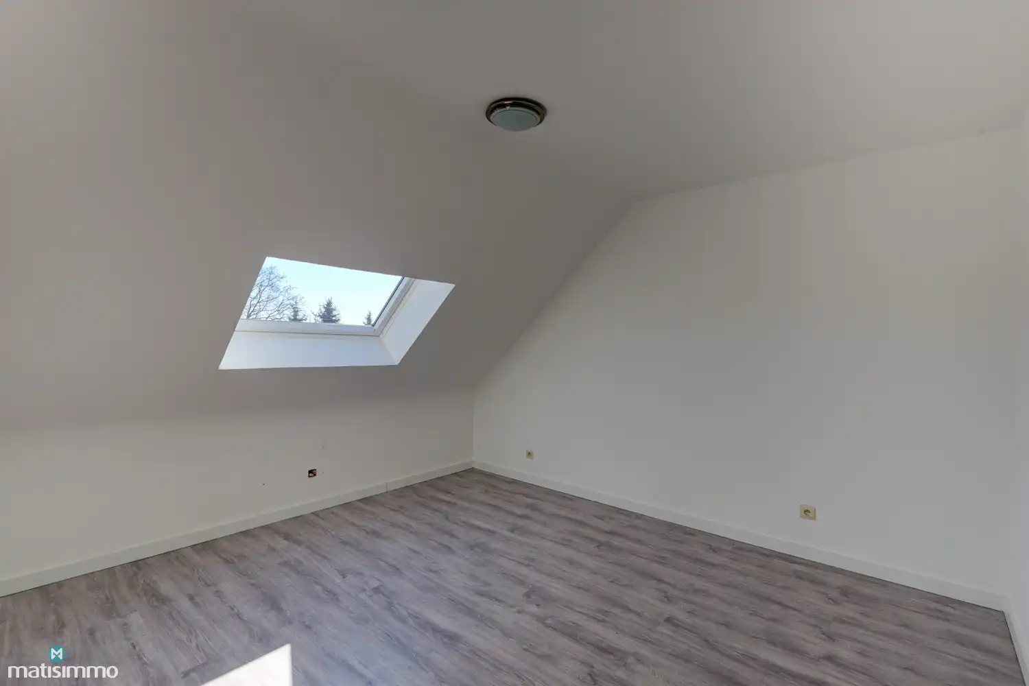 INSTAPKLAAR APPARTEMENT MET TWEE SLAAPKAMERS EN GARAGE NABIJ HET CENTRUM VAN LANAKEN foto 9