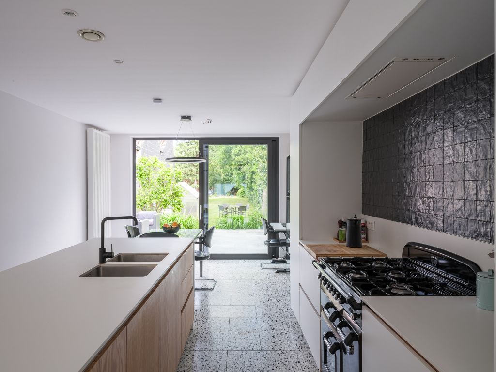 Charmante burgerwoning (BVO 214 m²) met 3 slaapkamers en zonnige tuin. foto {{pictureIndex}}