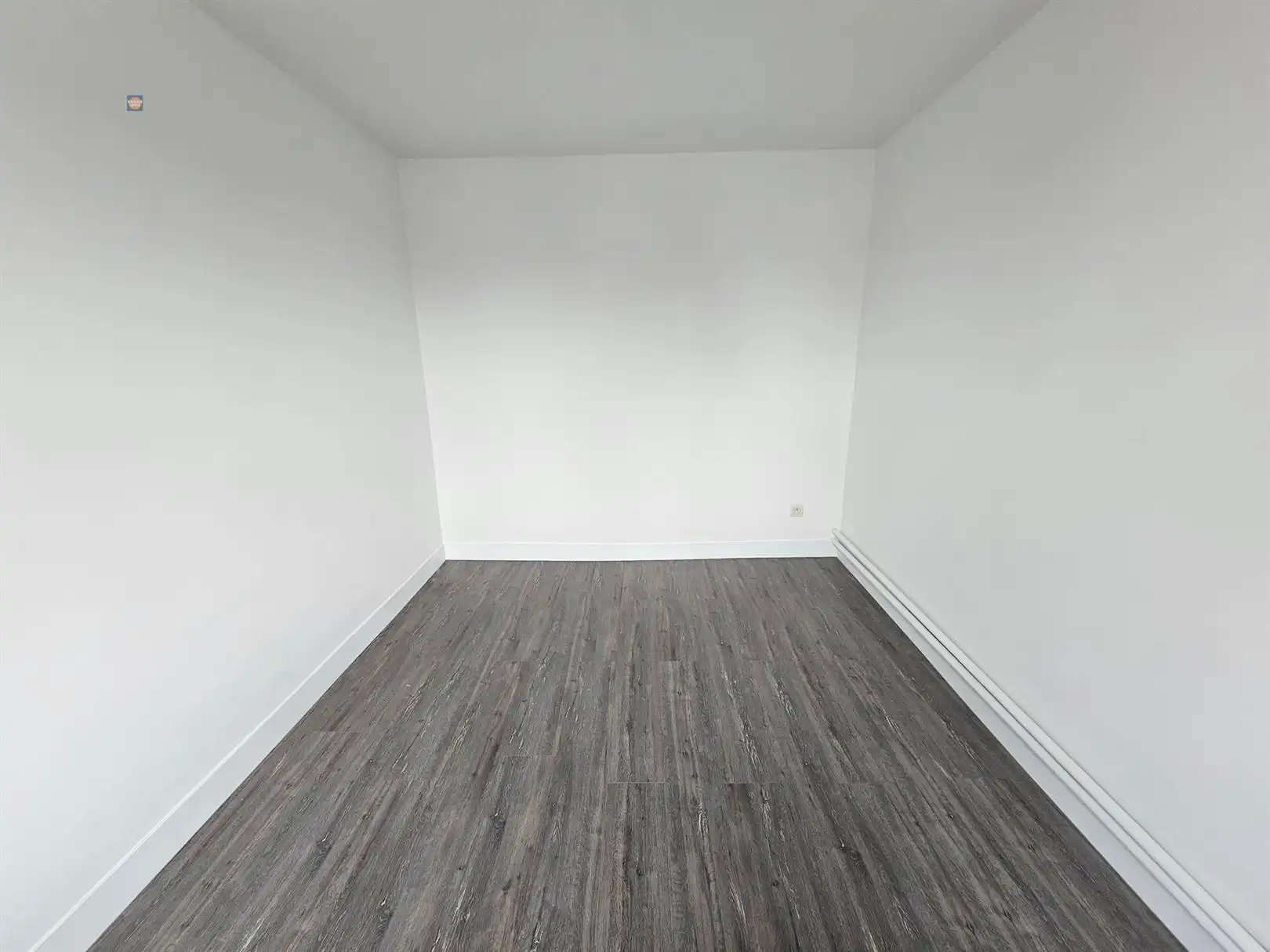 Recent gerenoveerde rijwoning met garage, tuin en 2 slaapkamers foto 13