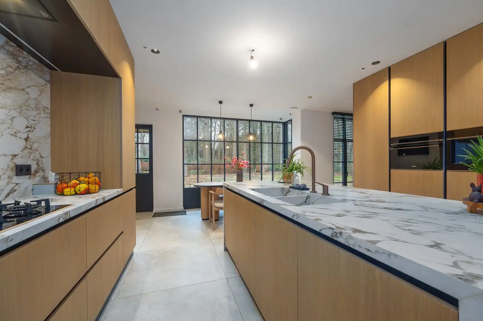 Exclusieve recente villa op uitzonderlijk ruim perceel in groene omgeving foto 6