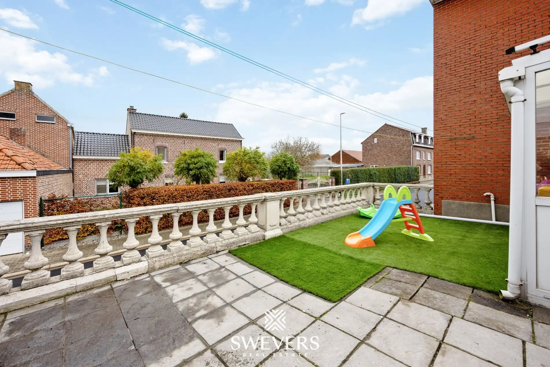 Open bebouwing met 3 slaapkamers en garage in rustige straat foto 23