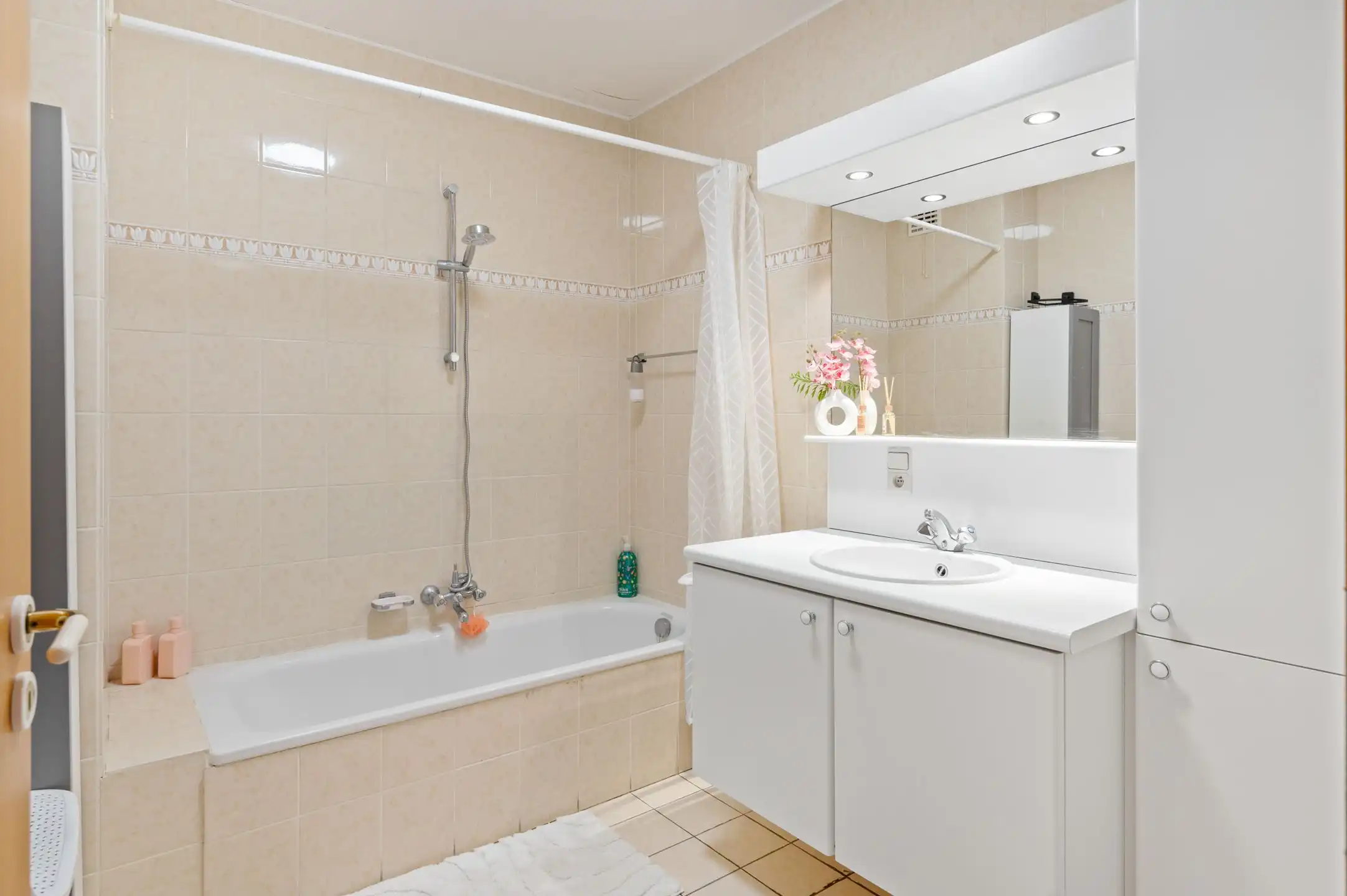 Ruim 3-slaapkamerappartement met terras en garage in het centrum van Wommelgem! foto 13