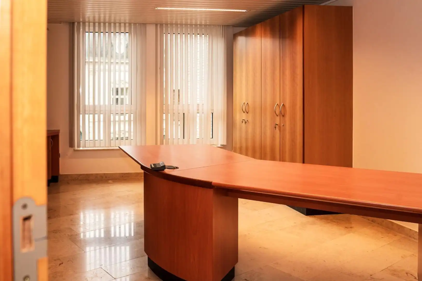 Kantoorruimte:Winkelruimte te huur in Voeren – 184 m² met parkeergelegenheid foto 8