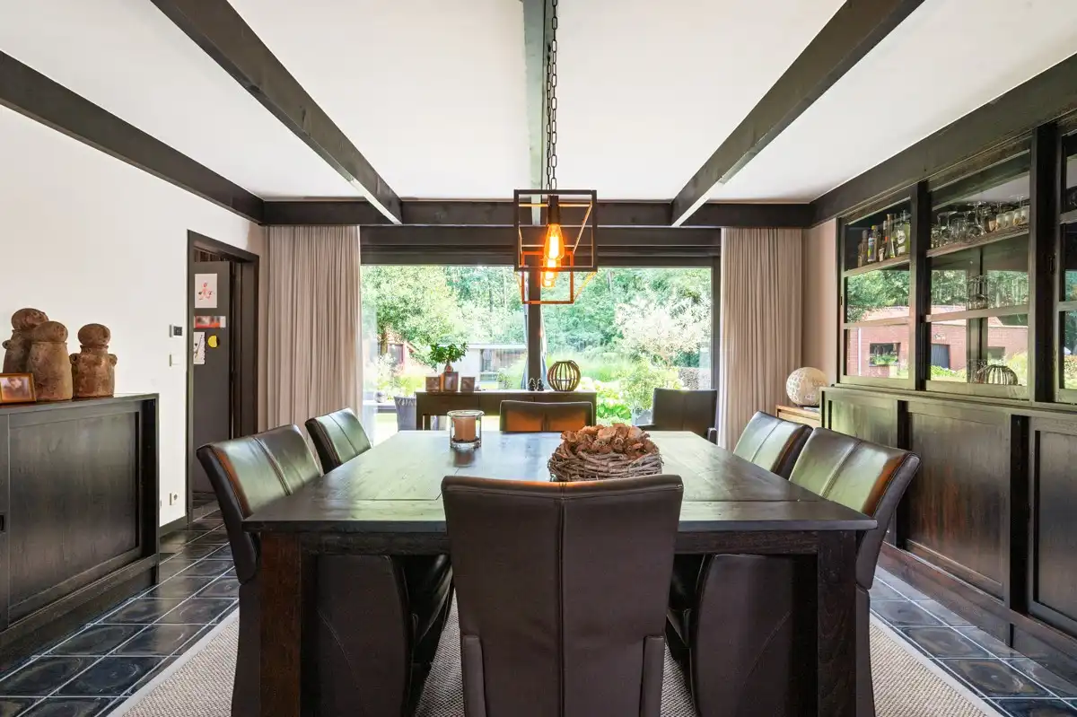 Ruime gezinswoning op 1135 m² met mogelijkheid tot 5 slaapkamers vlakbij het centrum van Zoersel. foto 6