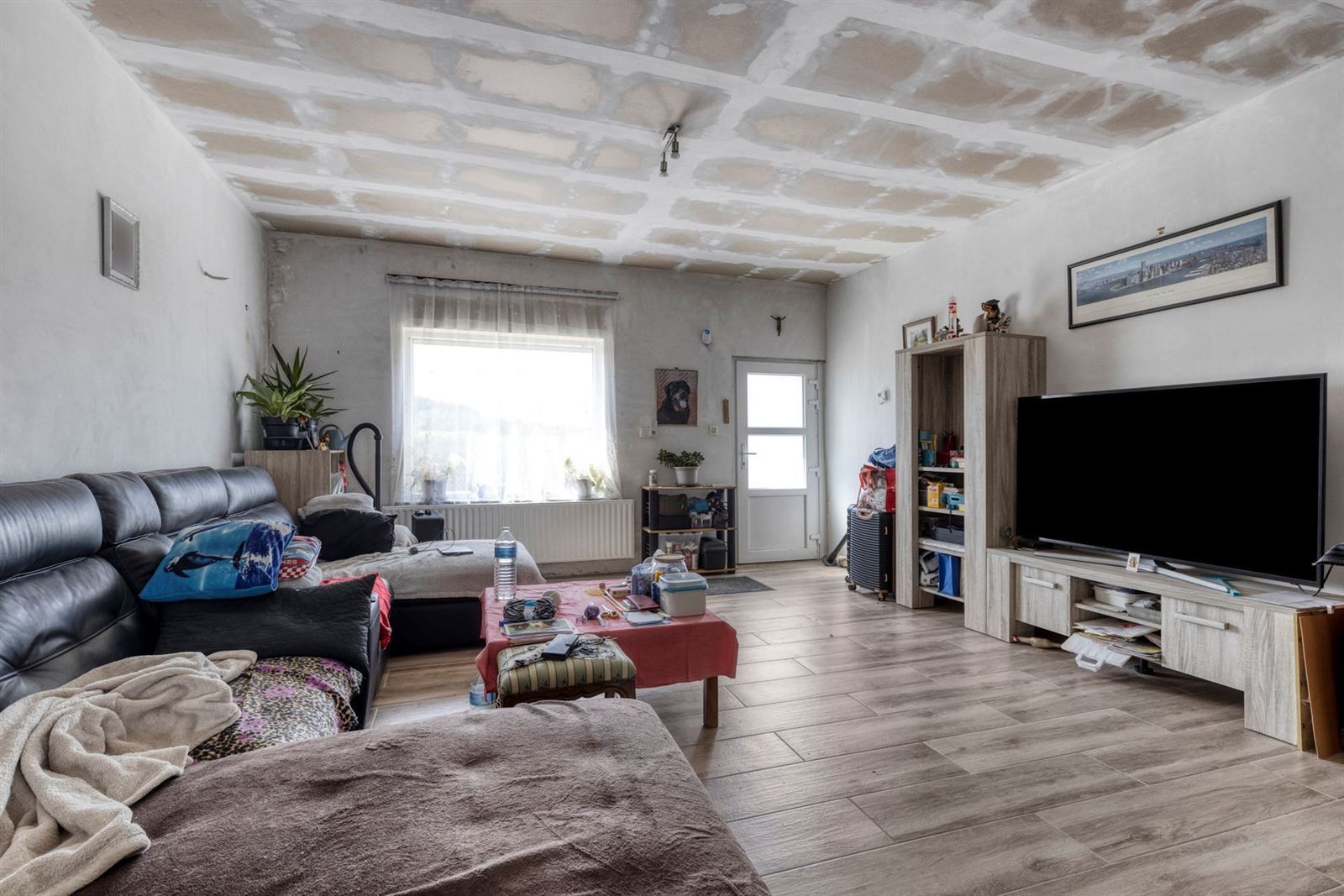 Verder te renoveren woning met grote tuin!  foto 4