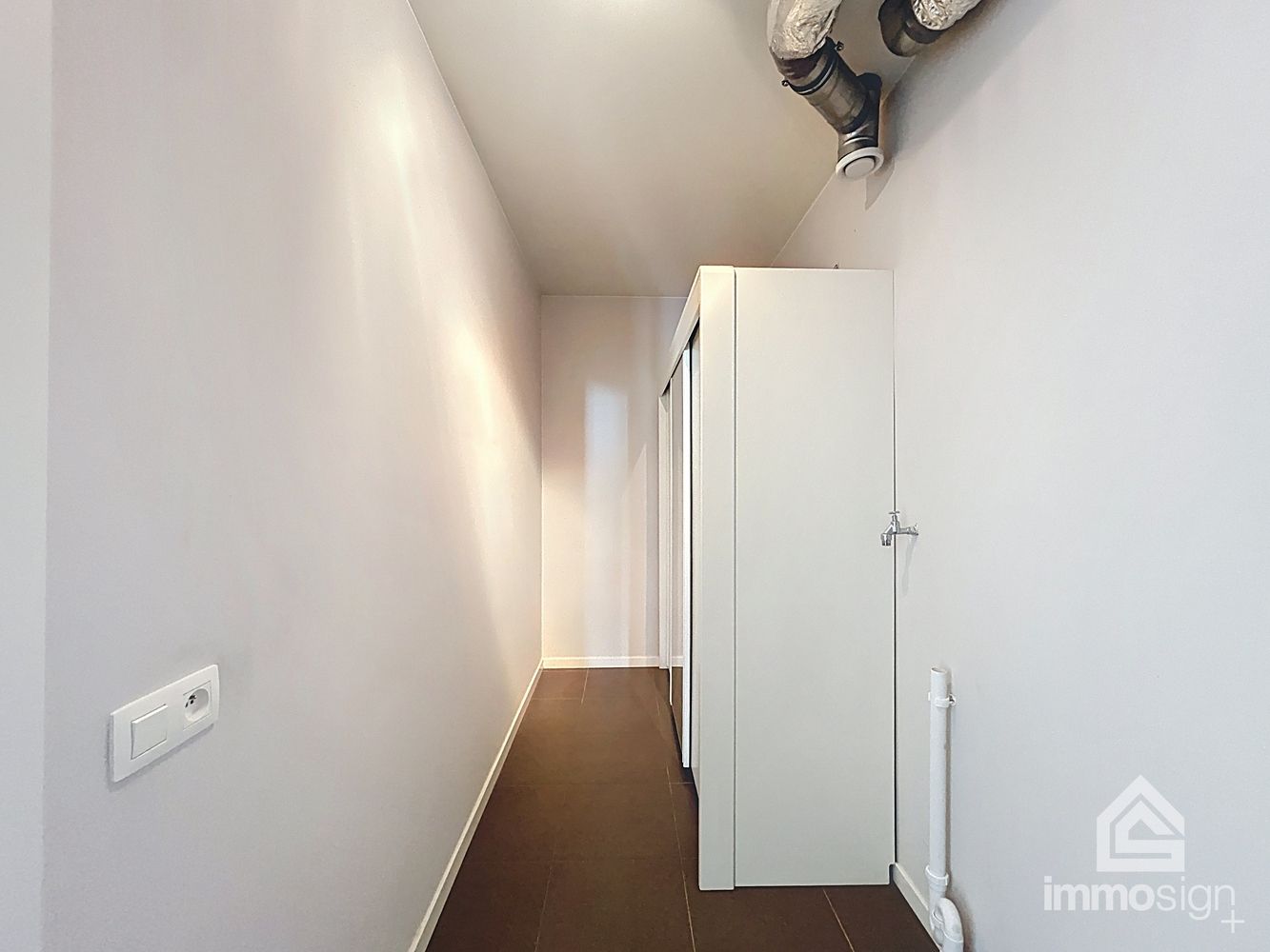 Ruim gelijkvloers appartement (118 m²) in hartje Bree met ruim terras (53 m²), grote kelderberging en extra brede staanplaats foto 13
