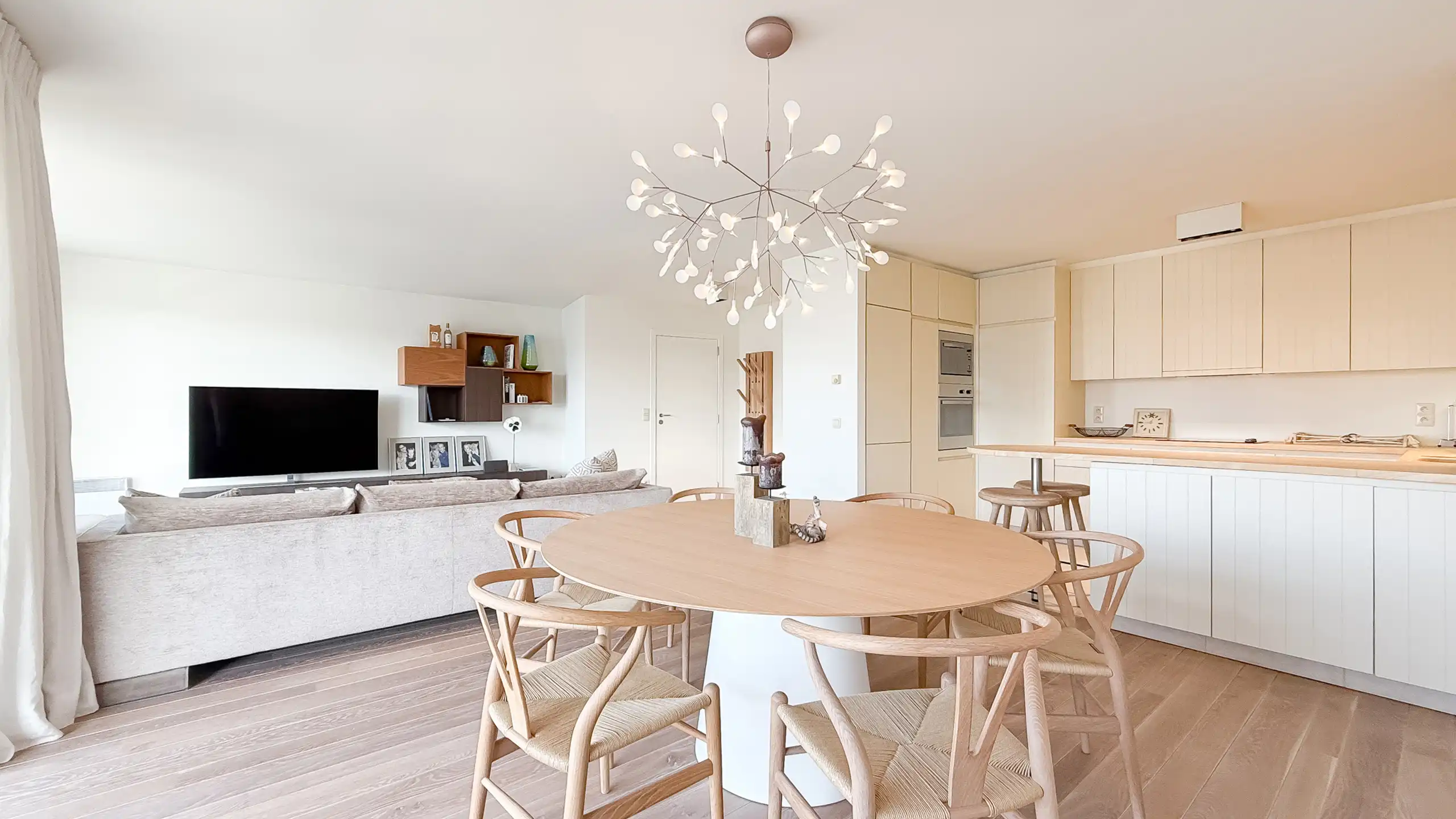 Lichtrijk appartement met terras en zeezicht in Duinbergen foto 10