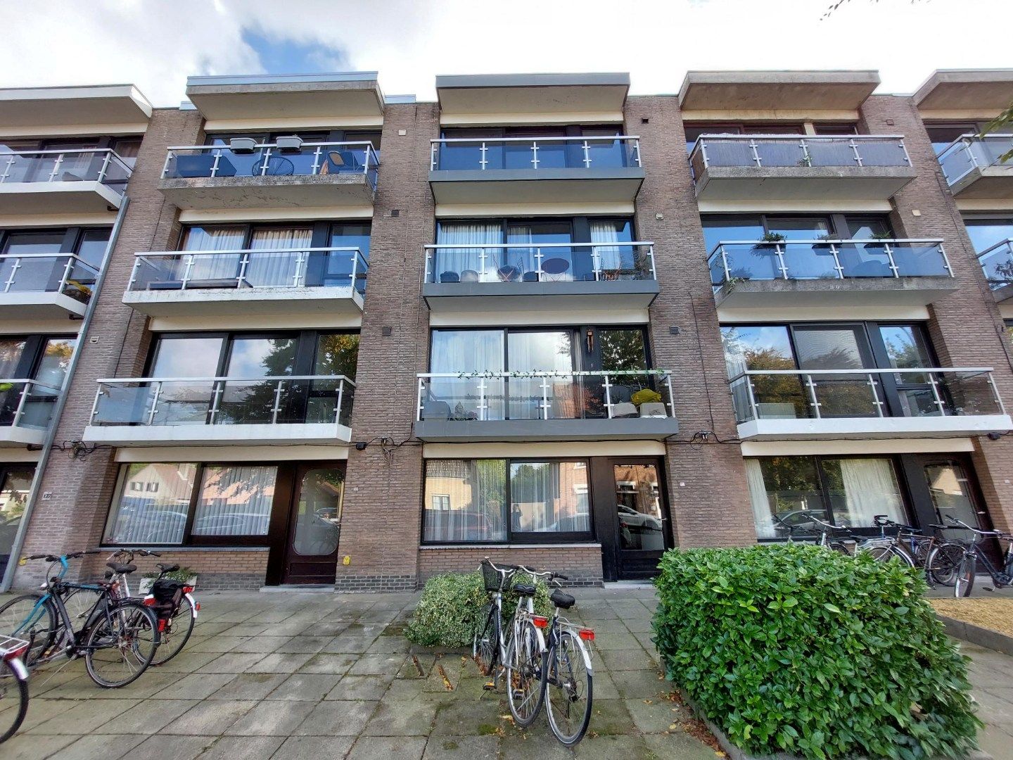 Appartement met garage foto {{pictureIndex}}