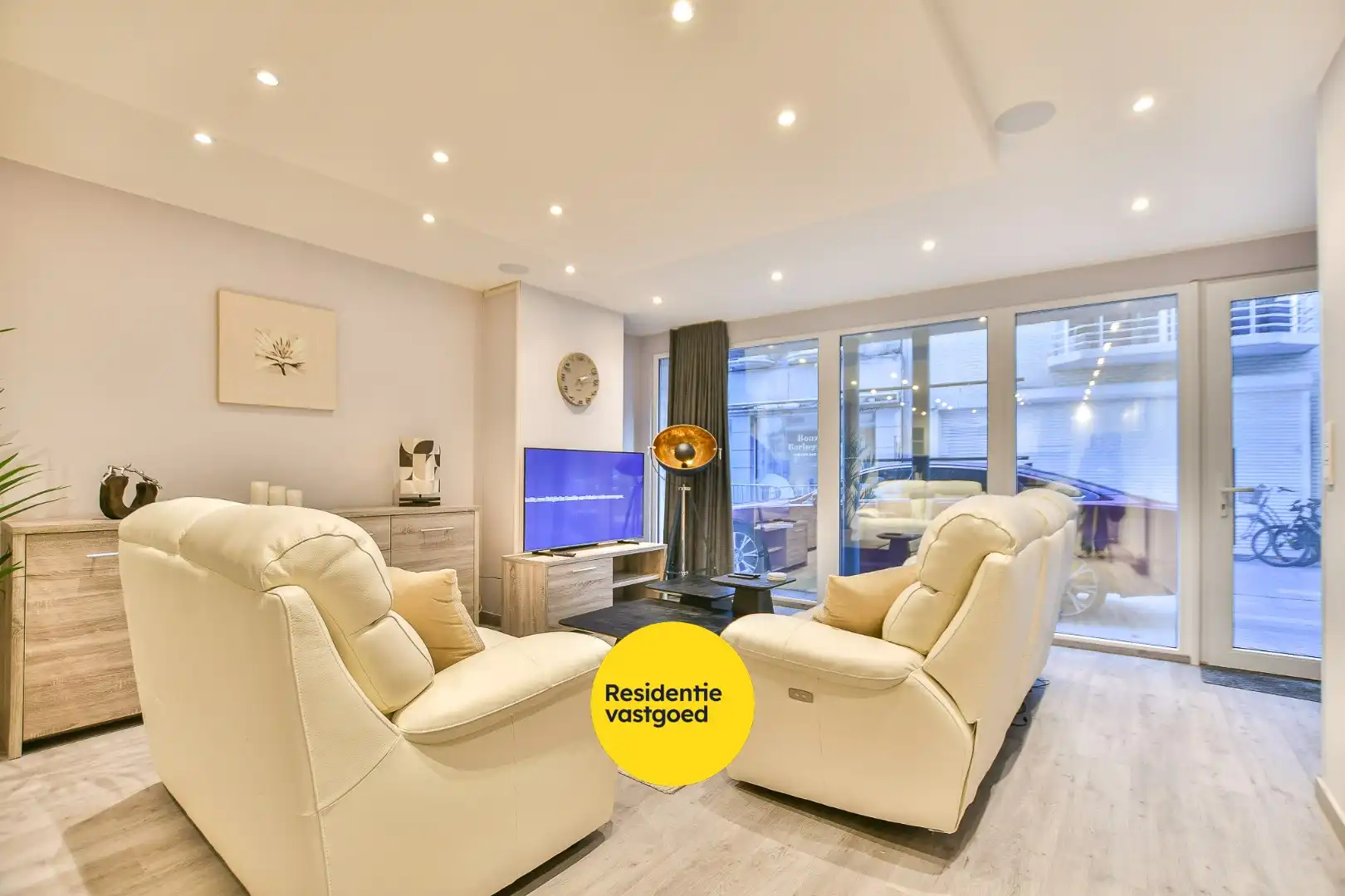 Gerenoveerd appartement met 2 slaapkamers te koop op toplocatie te Blankenberge!  foto 3