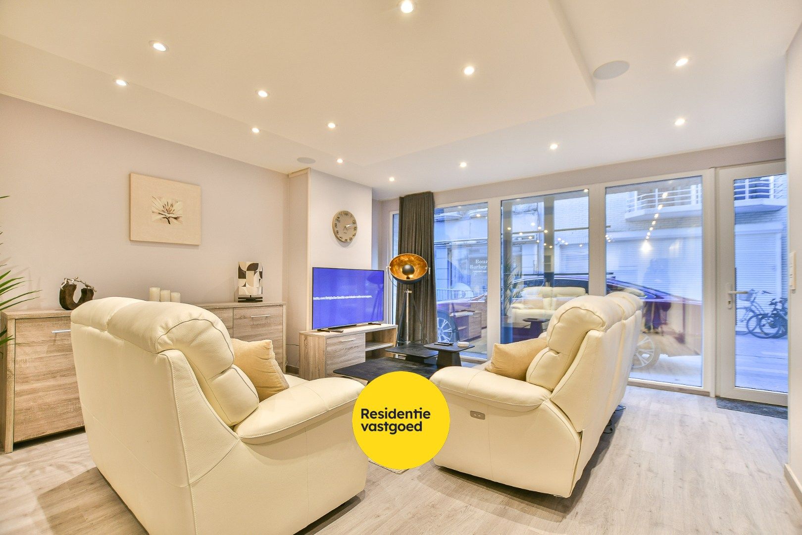 Gerenoveerd appartement met 2 slaapkamers te koop op toplocatie te Blankenberge!  foto 3