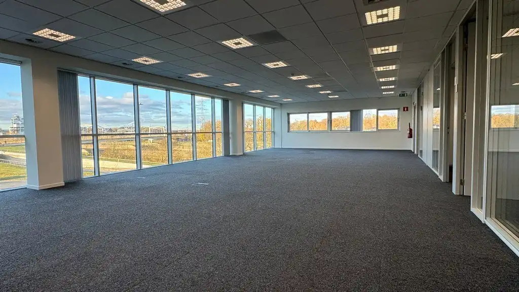 Standalone kantoorgebouw te huur langs R4 in Merelbeke-Melle foto 23