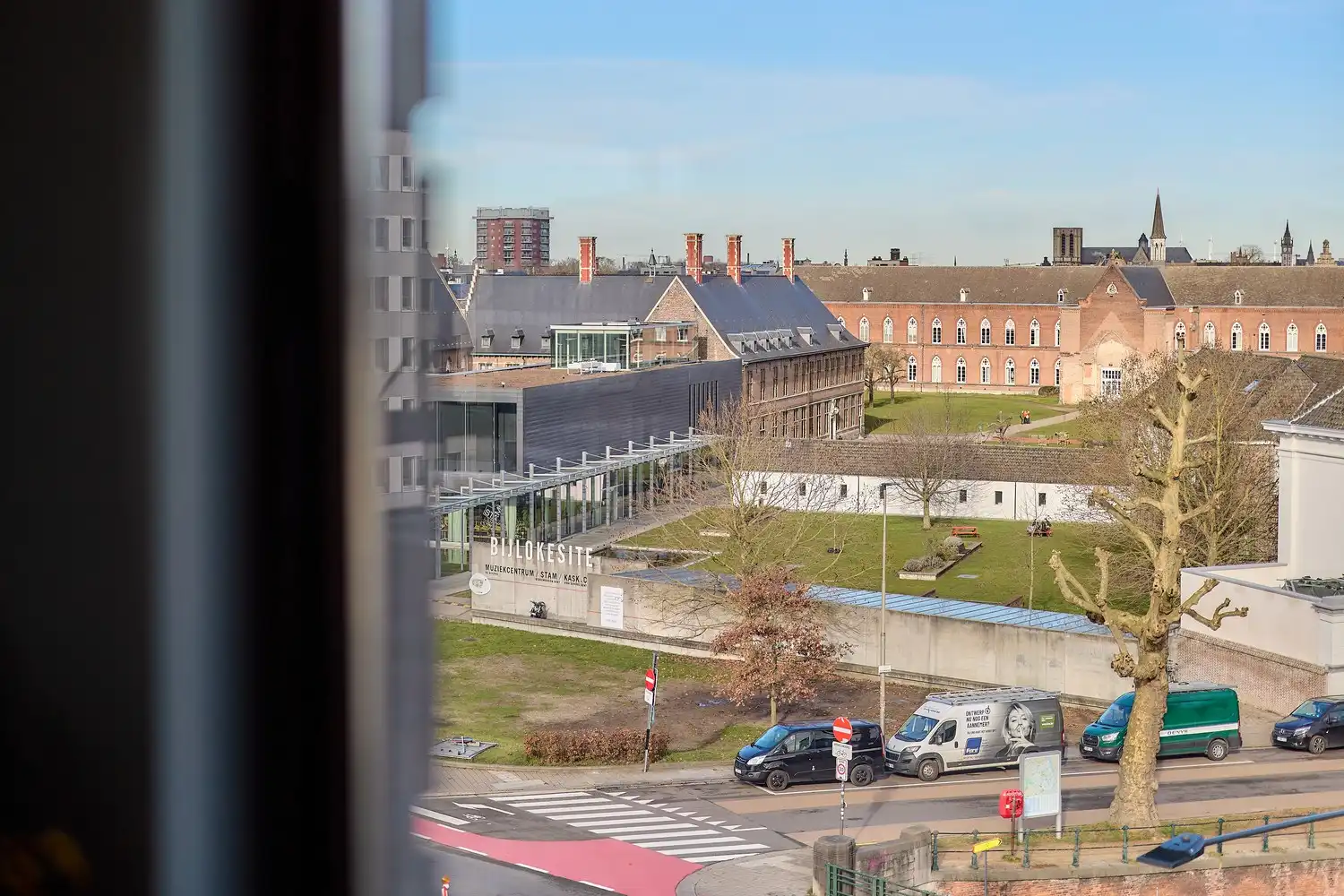 Hoogwaardig gerenoveerd en bijzonder elegant appartement met terras langs de Leie en panoramisch zicht over de stad Gent foto 10