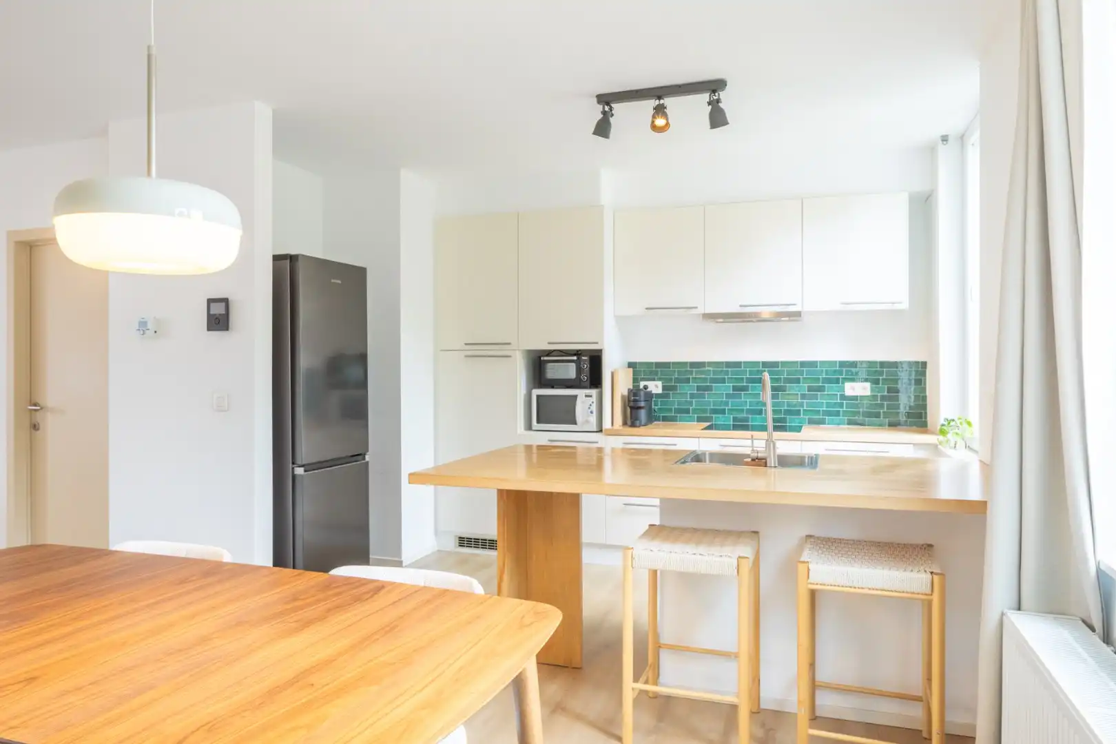 Opportuniteit ..reeds 2 gerenoveerde appartementen en in TOP staat!! foto 4