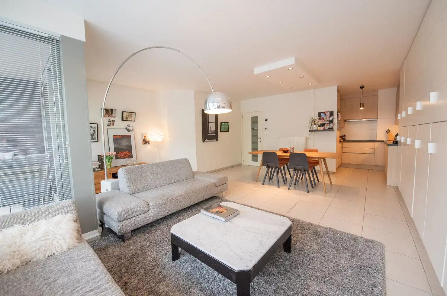 Te koop: gezellig 2 slaapkamer appartement met ruim terras in hartje Waregem! foto 4