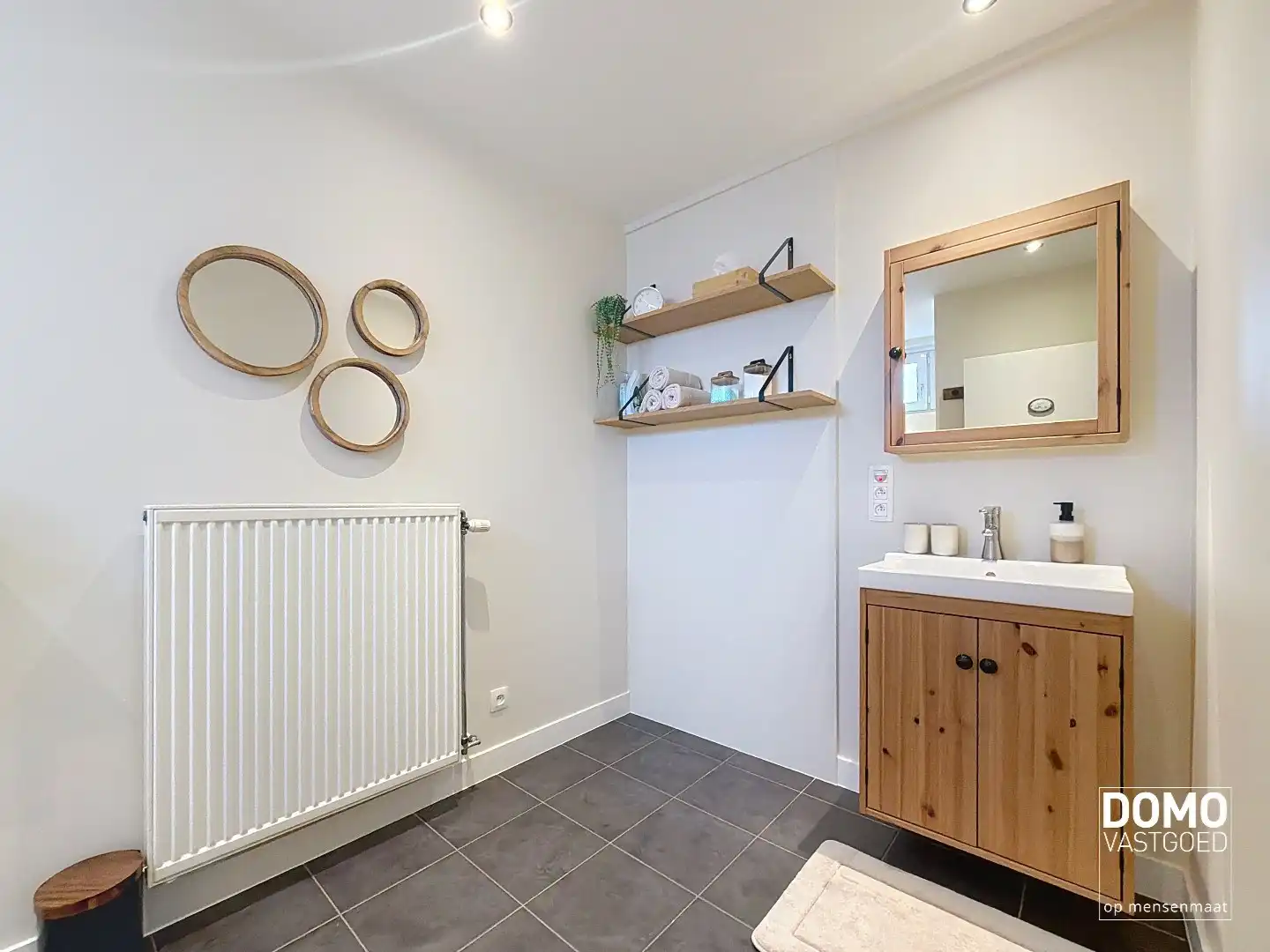 VOLLEDIG GEMEUBELDE 1 SLAAPKAMER STUDIO TE HASSELT (Stokrooie) foto 12