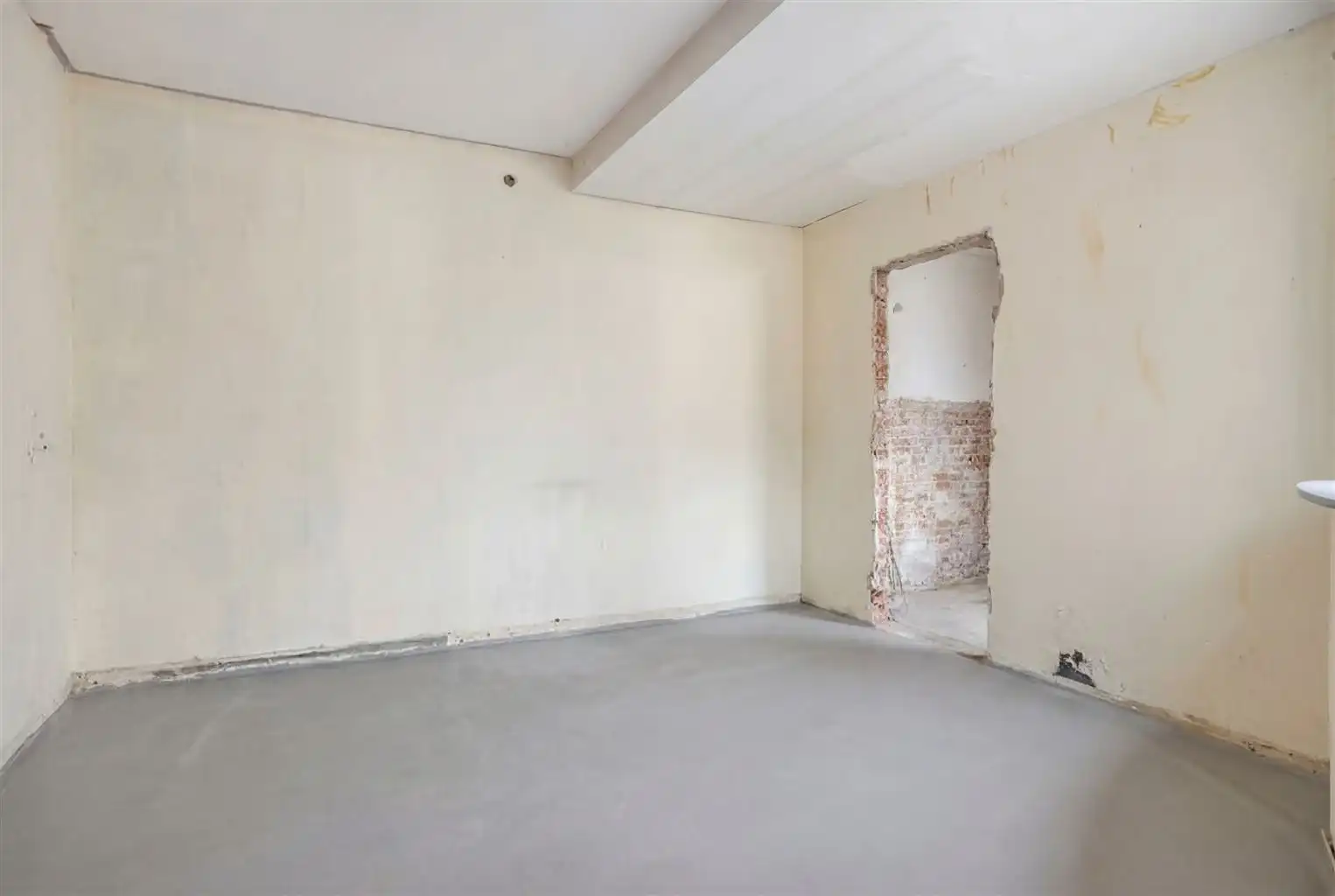 Te renoveren hoekwoning met tal van mogelijkheden, gelegen op een absolute toplocatie in het hart van het historisch stadscentrum van Bree.  foto 17