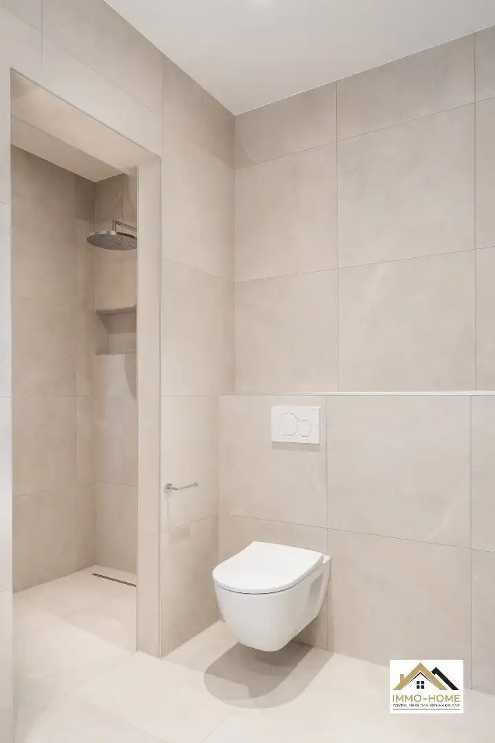 Zeer ruim appartement in centrum foto 9