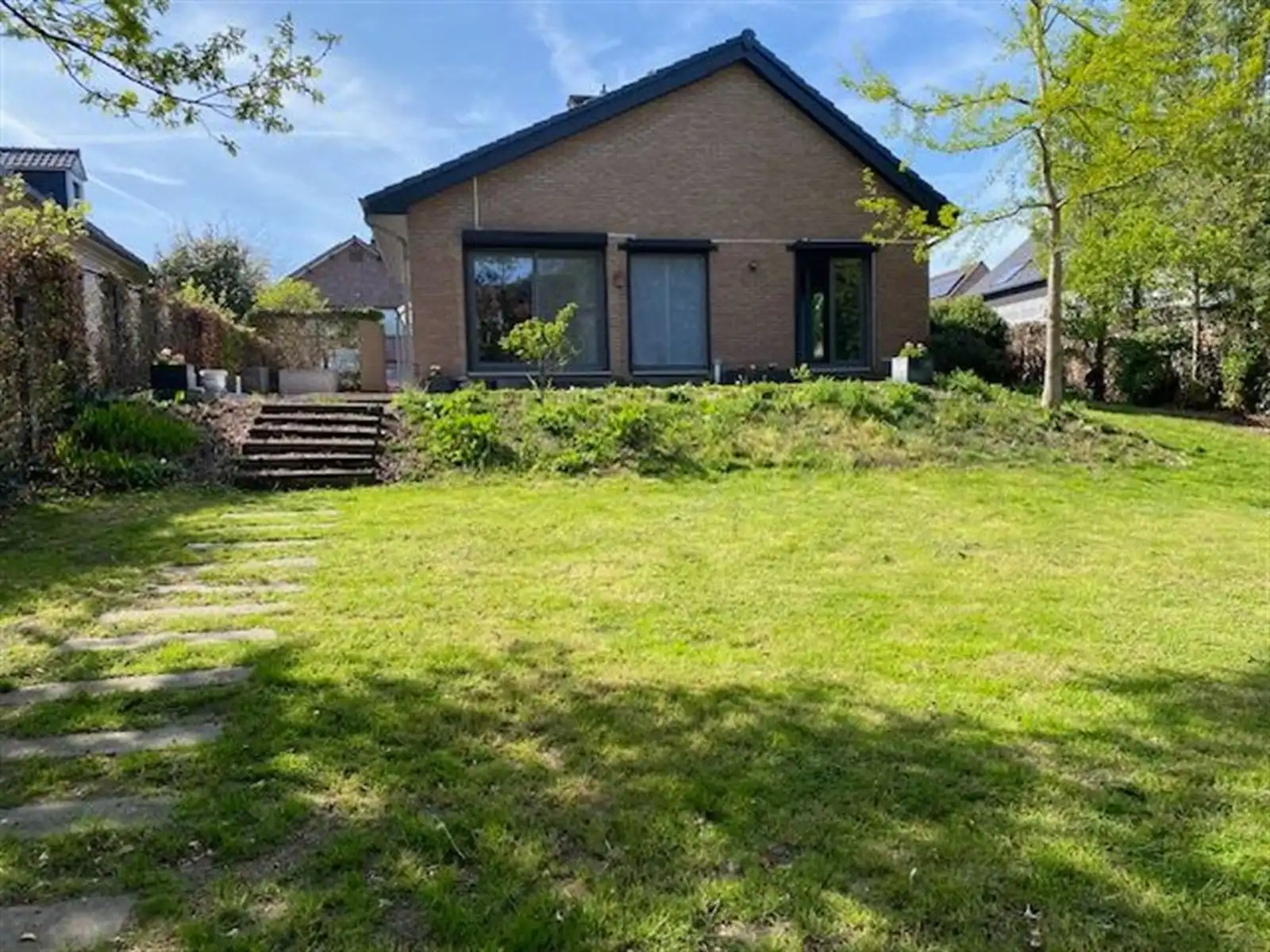 rusting gelegen Villa met tuin  foto 3
