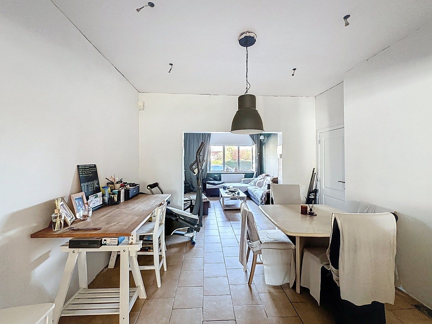 Ruime Gezinswoning met Zonnige Tuin en Renovatiepotentieel foto 2