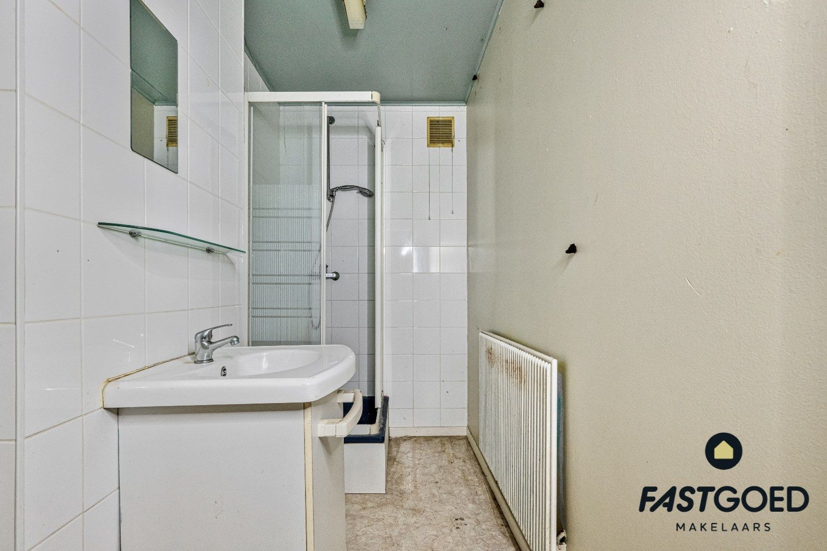 Twee te renoveren woningen onder 1 dak foto 8