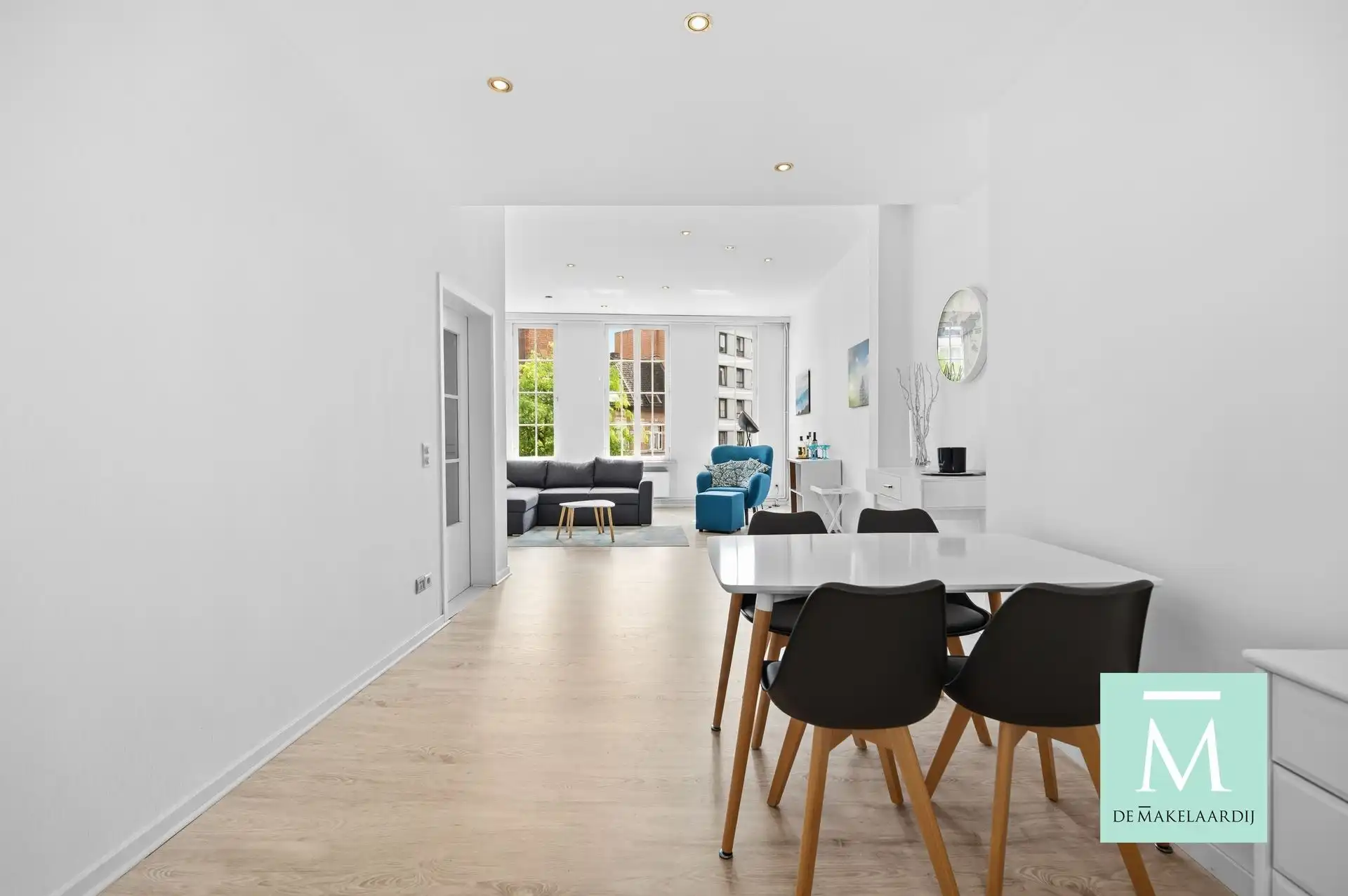 Lichtrijk gemeubeld duplexappartement met terras op toplocatie! foto 3
