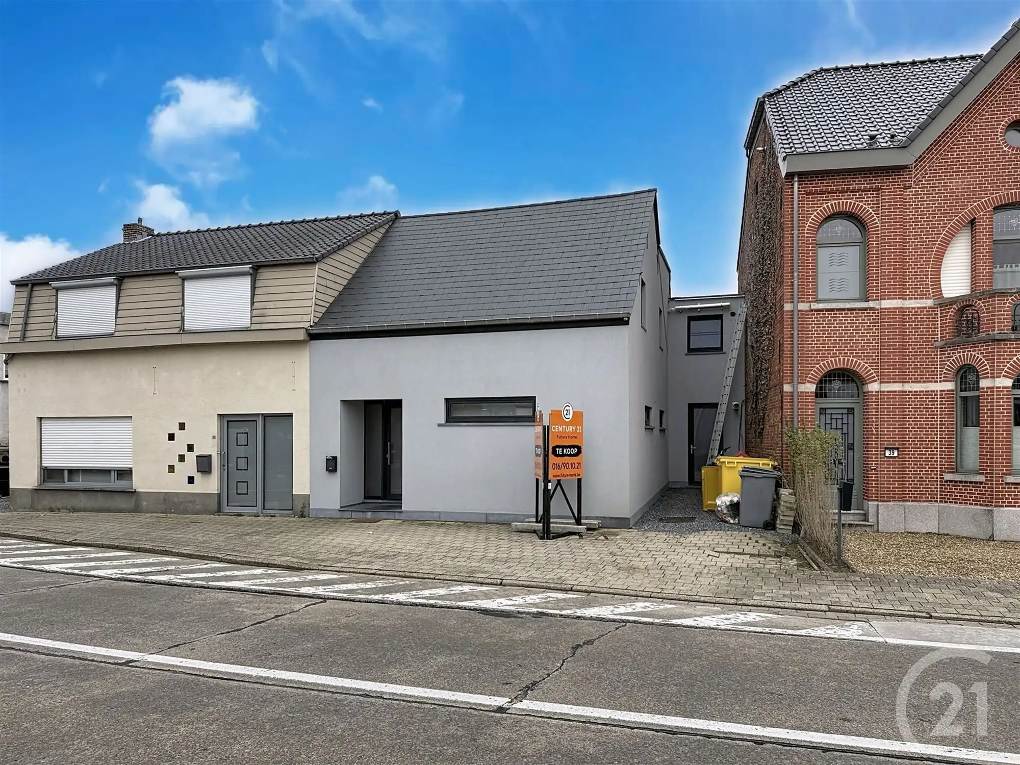 Ruime gezinswoning met 5 slaapkamers in centrum foto {{pictureIndex}}