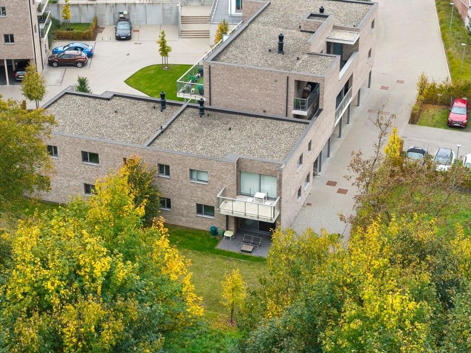 MODERN GELIJKVLOERS APPARTEMENT MET TERRAS EN STAANPLAATS IN TONGEREN foto {{pictureIndex}}