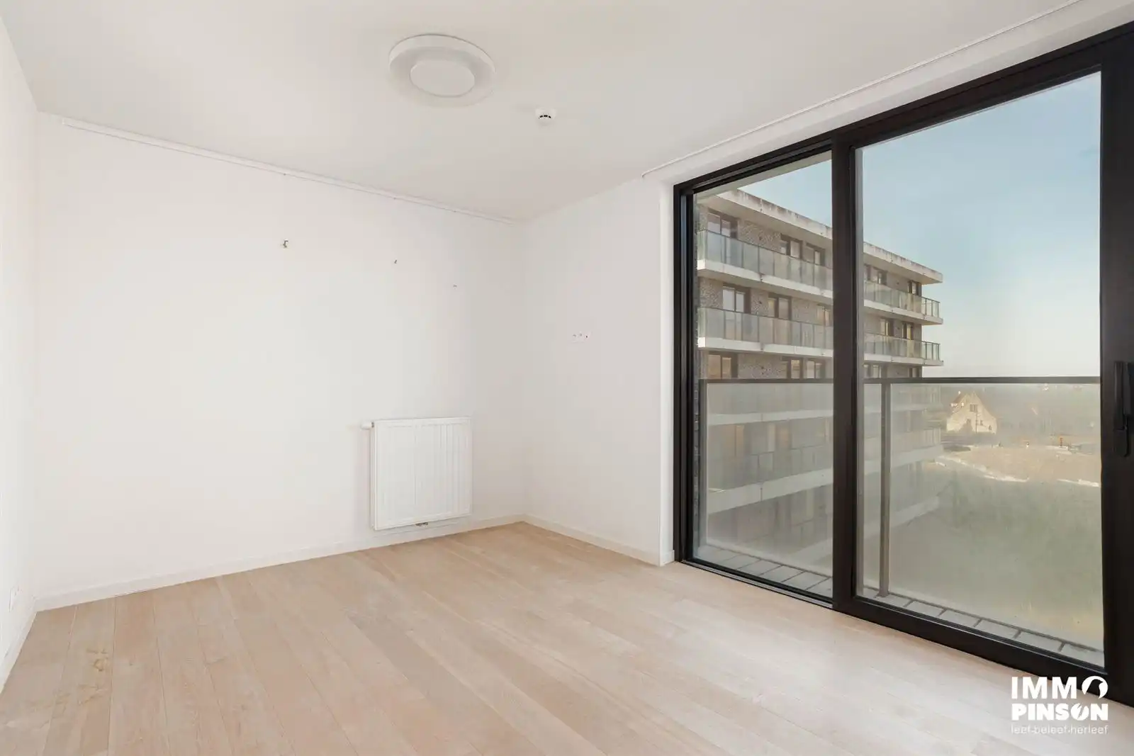 Lichtrijke assistentieflat met wijds zicht op zee, strand en duinen foto 7