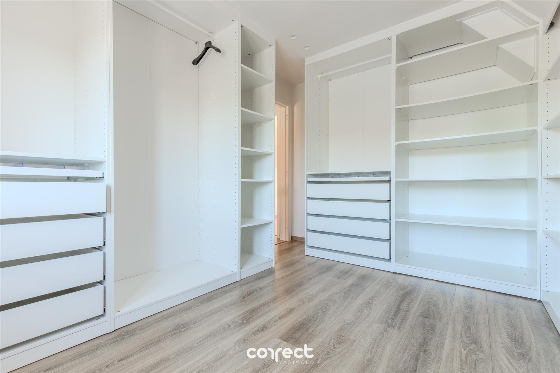Modern halfopen woning te koop in hartje Oostduinkerke met 3 slaapkamers en diepe tuin foto 26