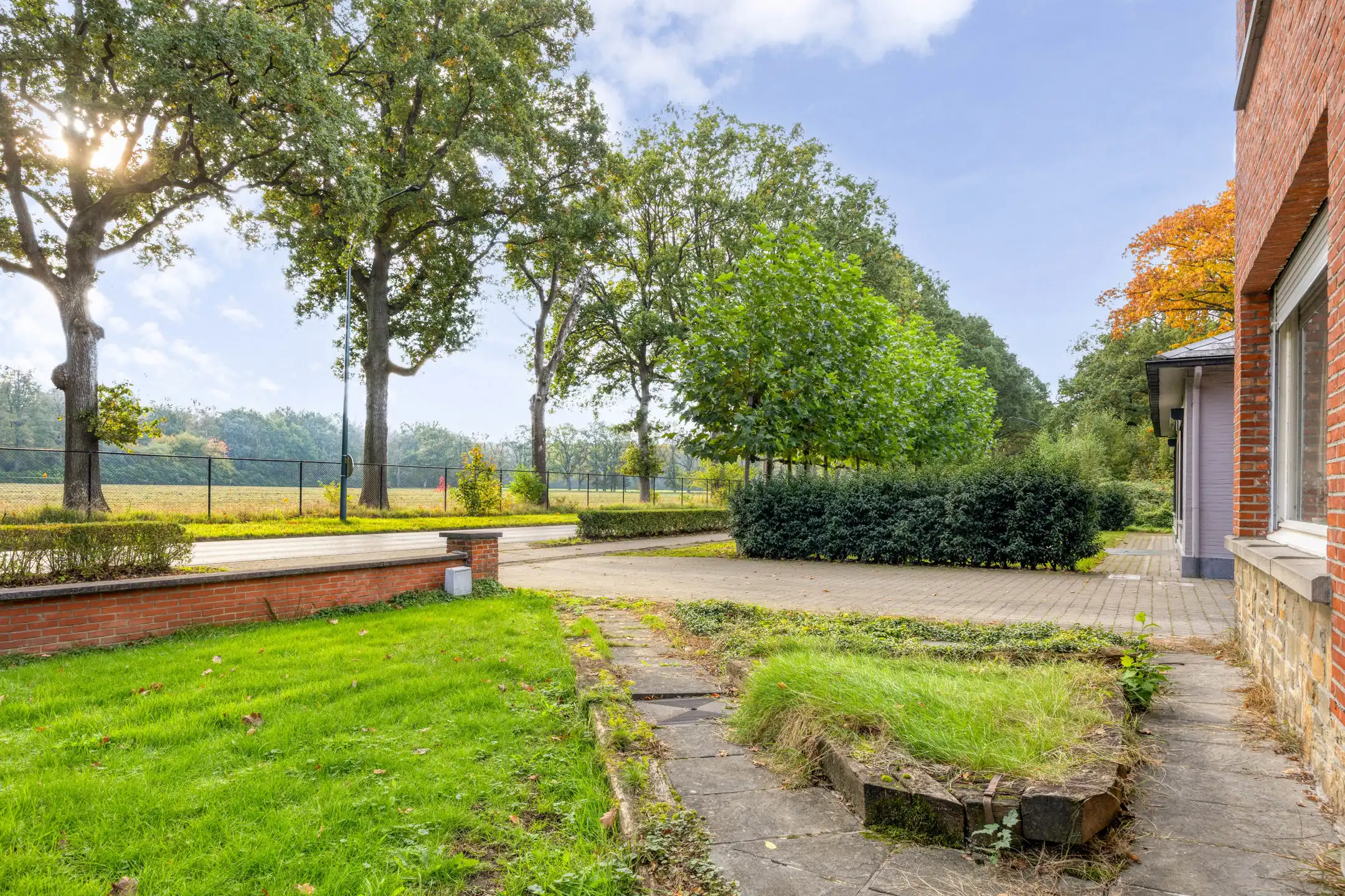Halfopen woning met renovatiepotentieel te 's-Gravenwezel foto 3
