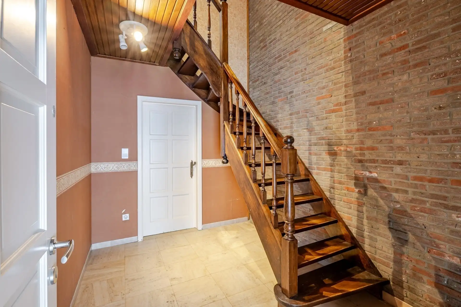 Interessante belle-étage woning in Wetteren foto 2