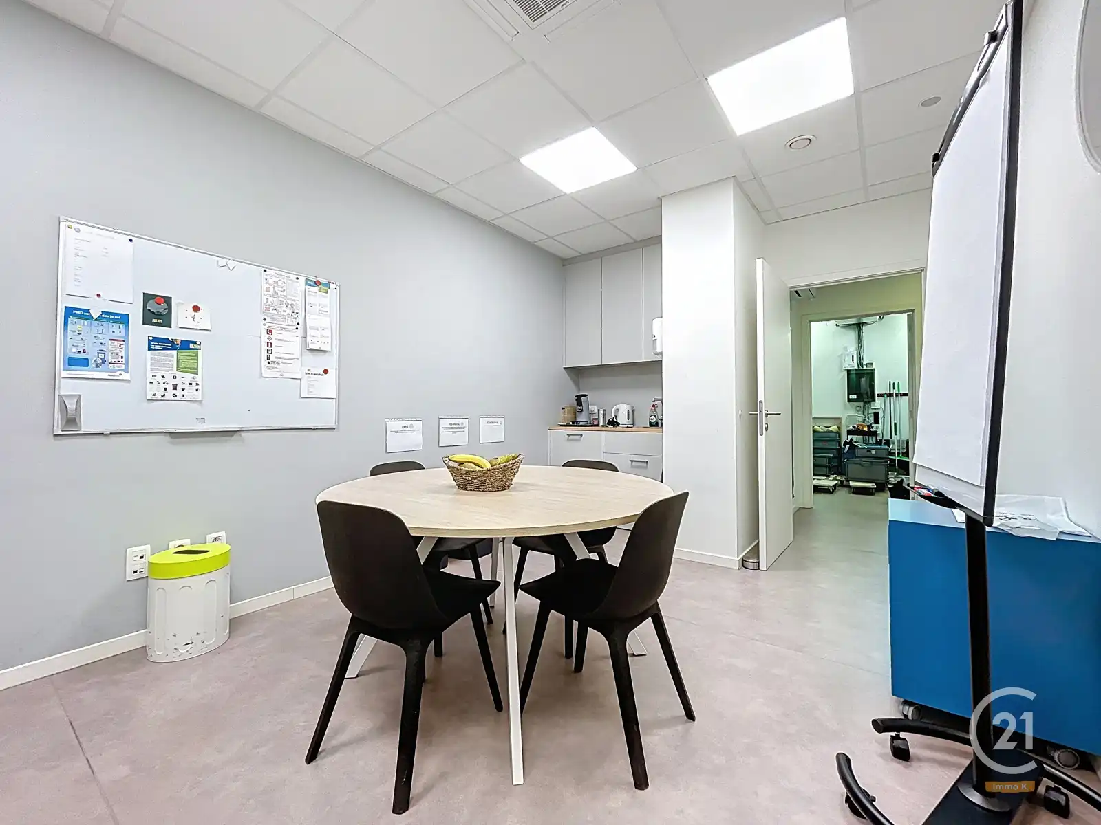 Commercieel gelegen handelsgelijkvloers met 3 privé-parkings foto 13