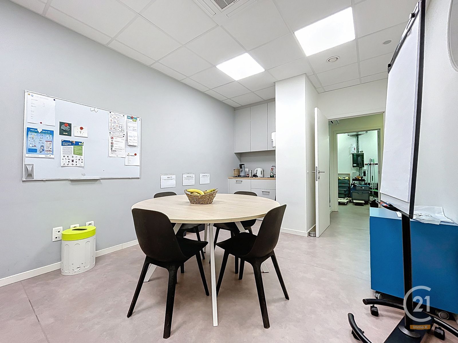 Commercieel gelegen handelsgelijkvloers met 3 privé-parkings foto 13