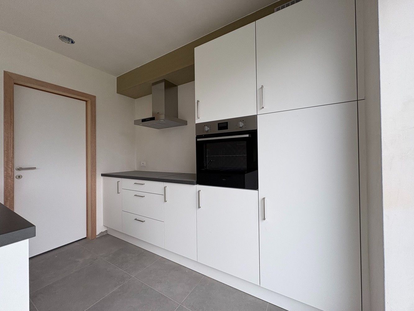 Nieuwbouwwoning met drie slaapkamers + carport foto 6