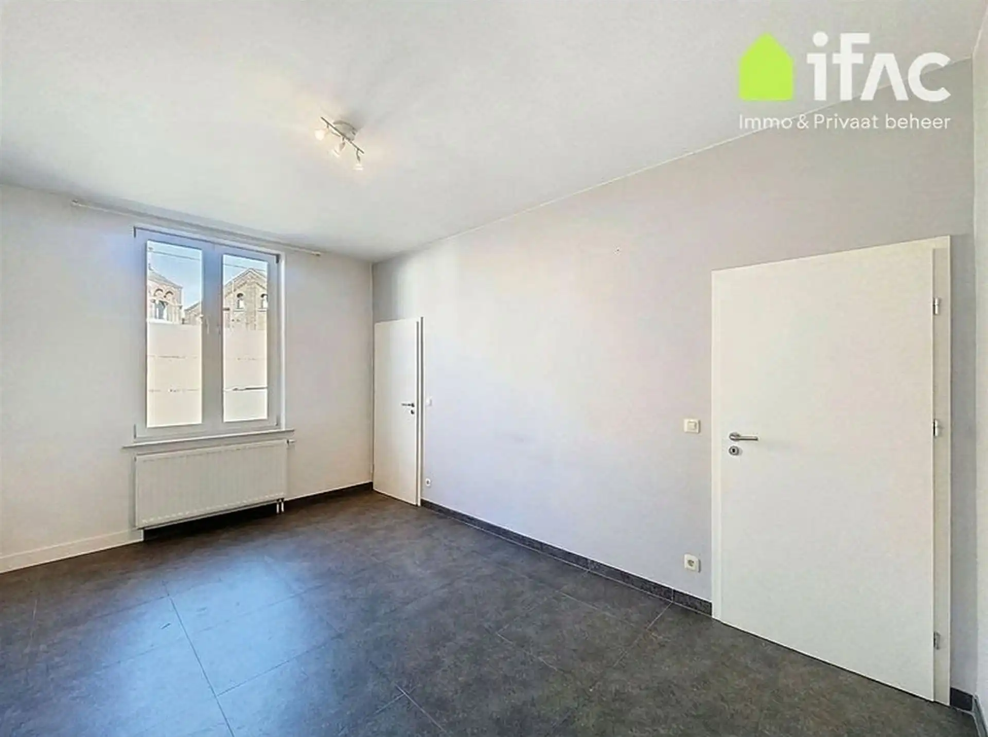 Gezellige rijwoning met 2 slaapkamers en terras foto 3