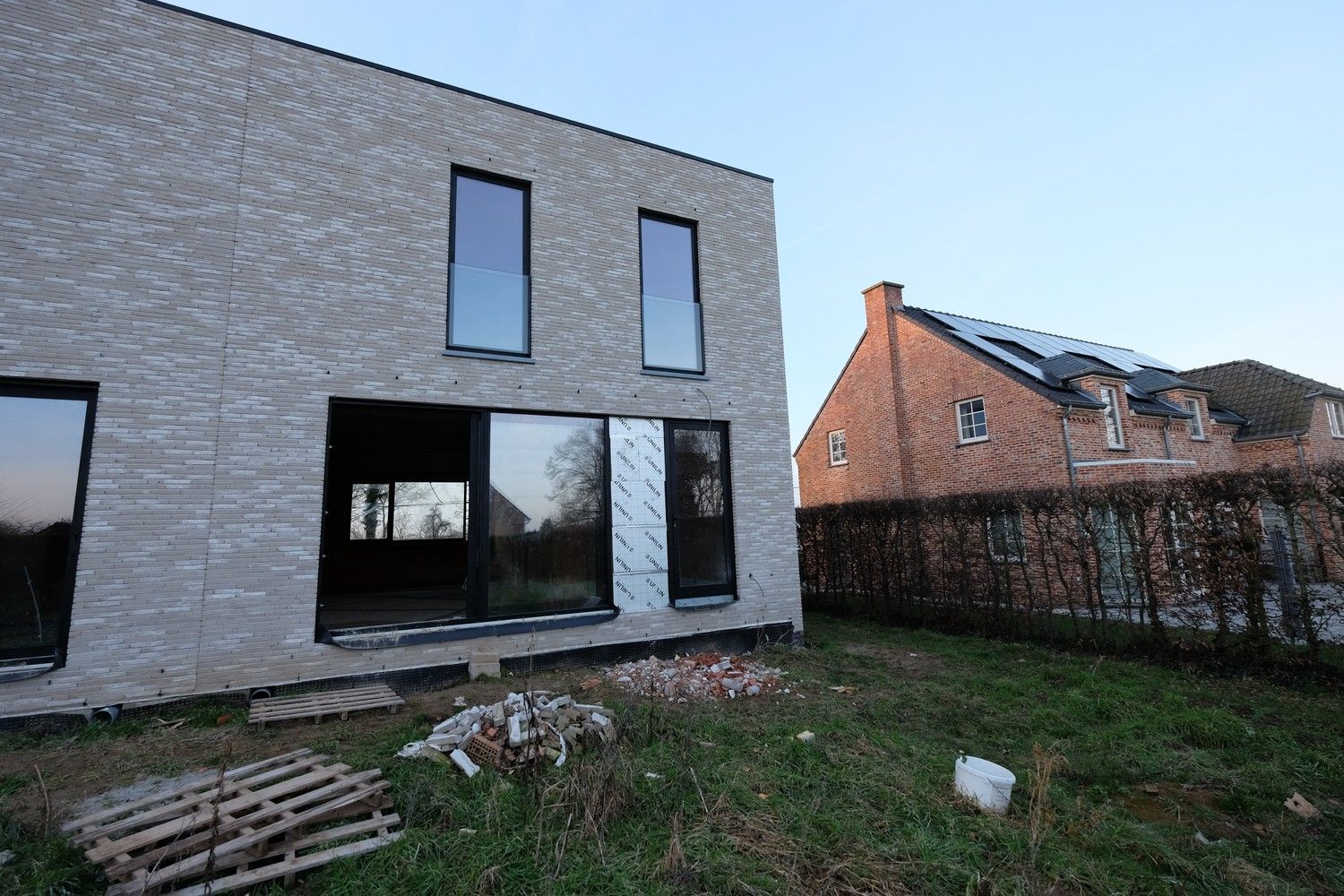 Nieuwbouwwoning met vier slaapkamers te Borlo te koop! foto 7