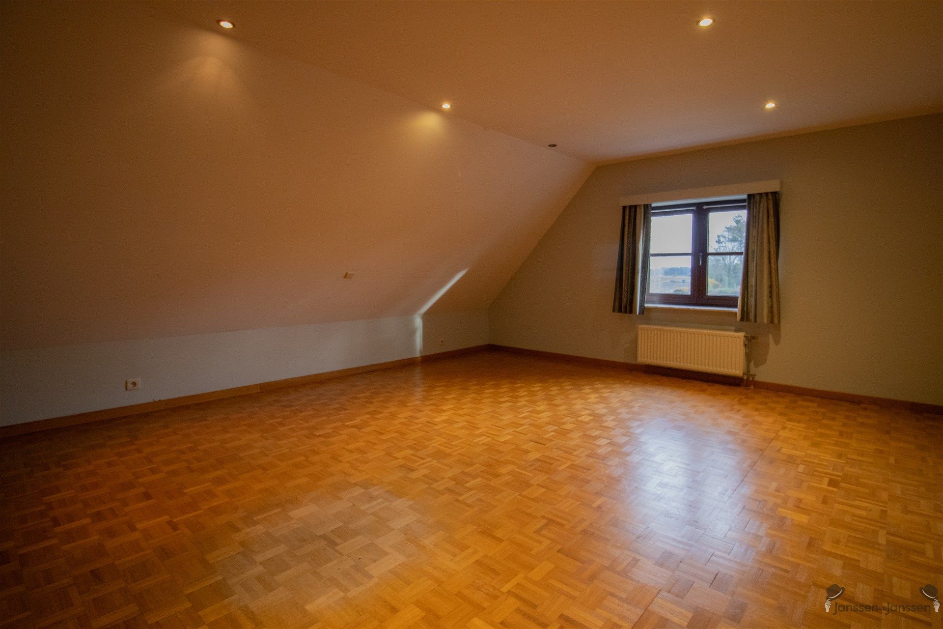 Rustig gelegen villa met min. 5 slaapkamers, ruime garage en zwembad op 1.876 m² foto 15