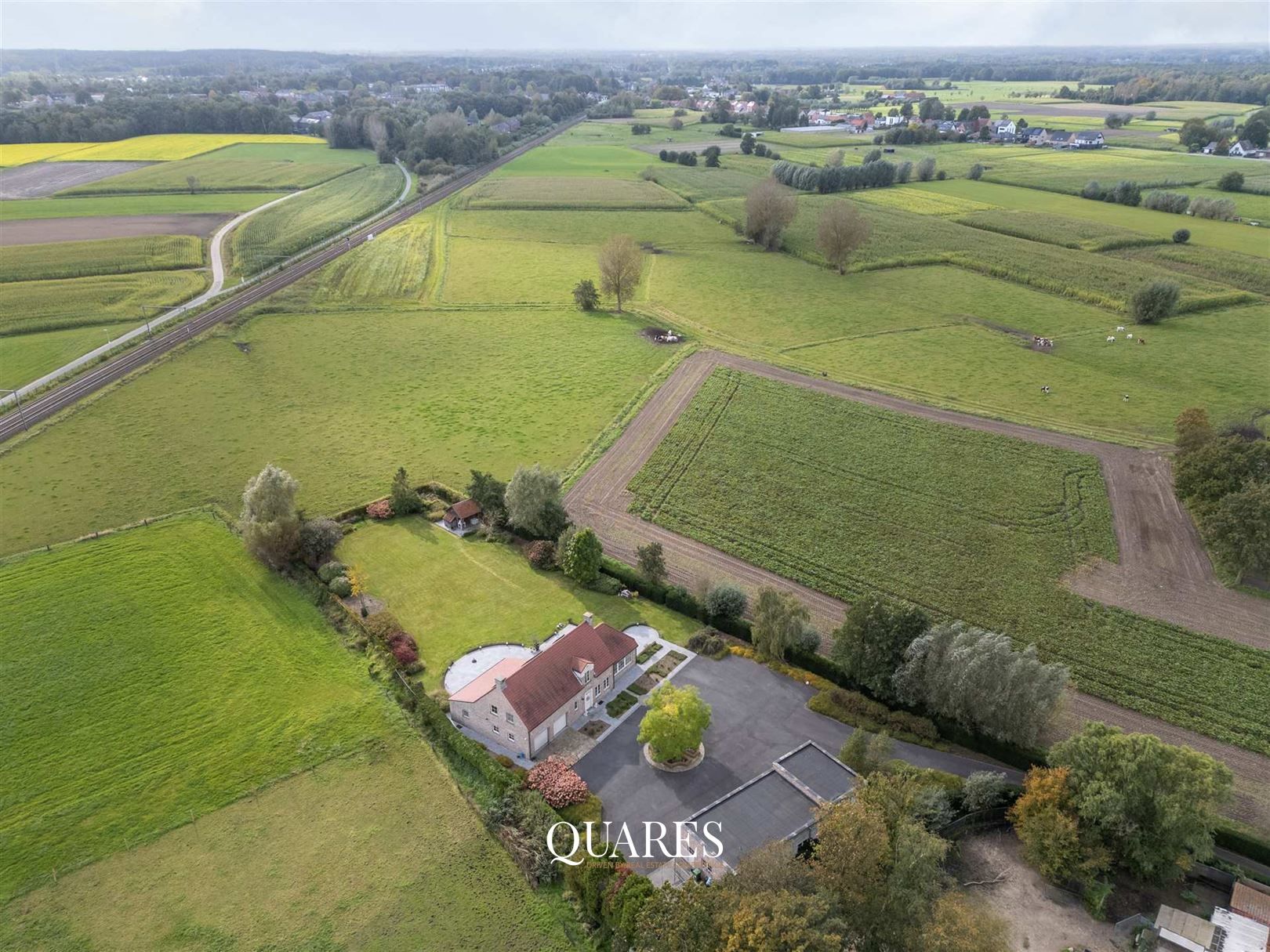 Landelijke villa met ruim bijgebouw foto 38