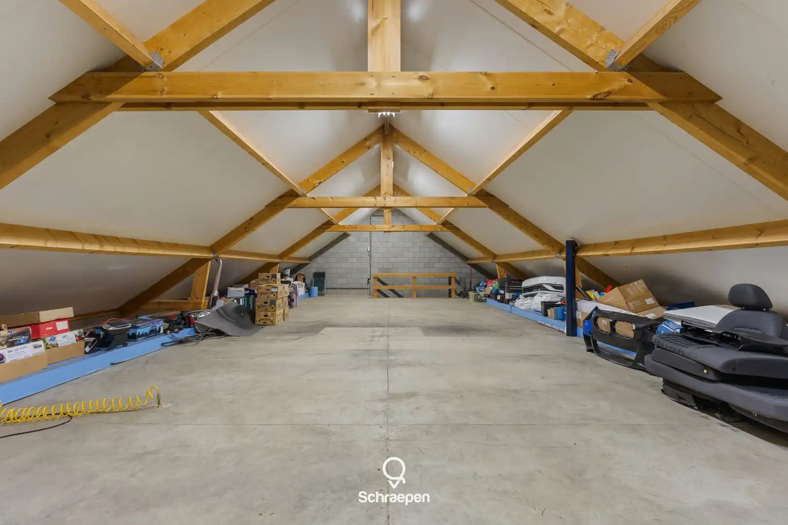 Uitstekend gelegen handelspand (305 m²) met véél parkeergelegenheid/buitenruimte te Zonhoven! foto 3