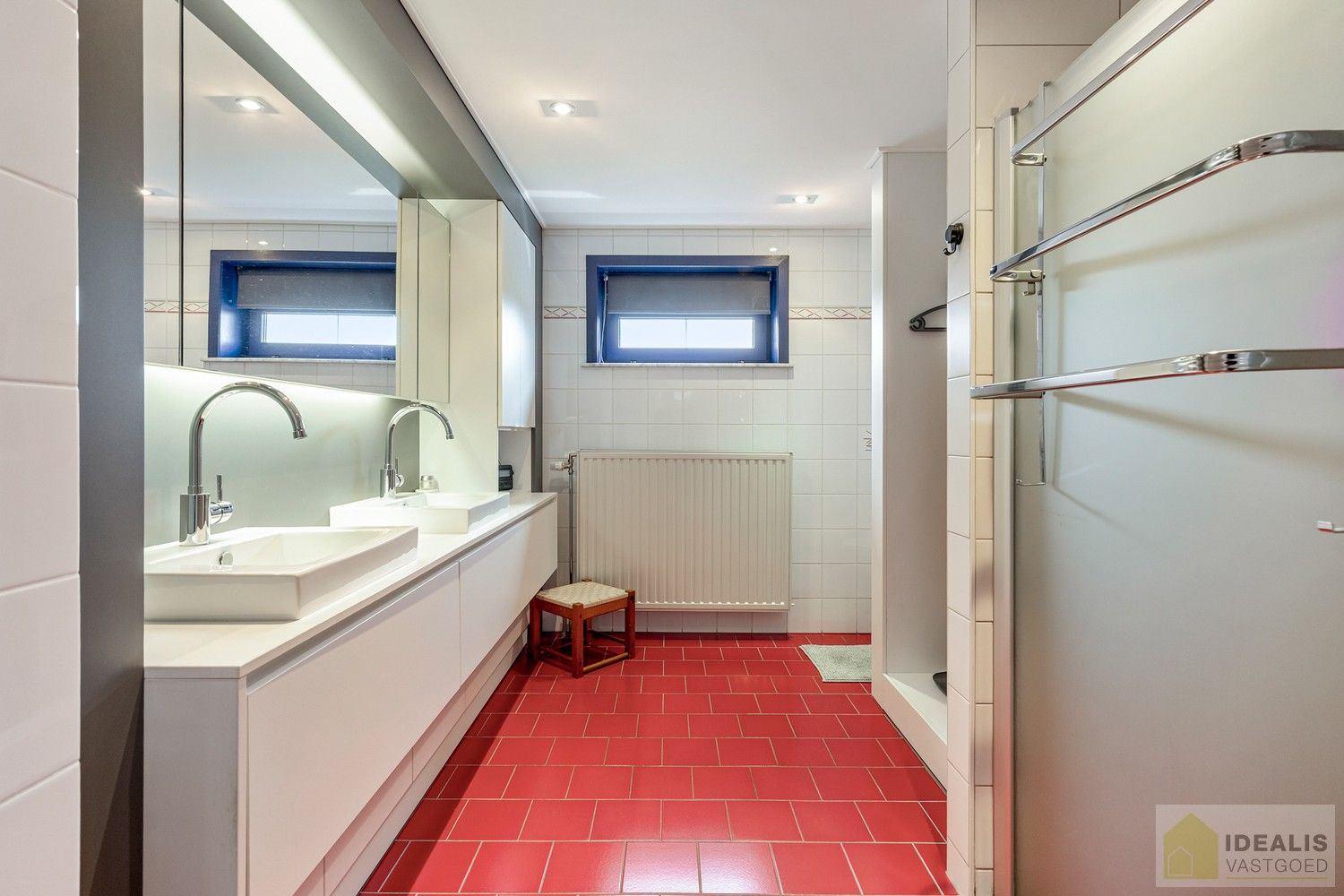 IDEALIS VASTGOED – ZEER VERZORGDE EN INSTAPKLARE GEZINSWONING MET 4 SLAAPKAMERS OP EEN RUIM PERCEEL VAN 16A 47CA IN EEN RESIDENTIELE WOONSTRAAT foto 21