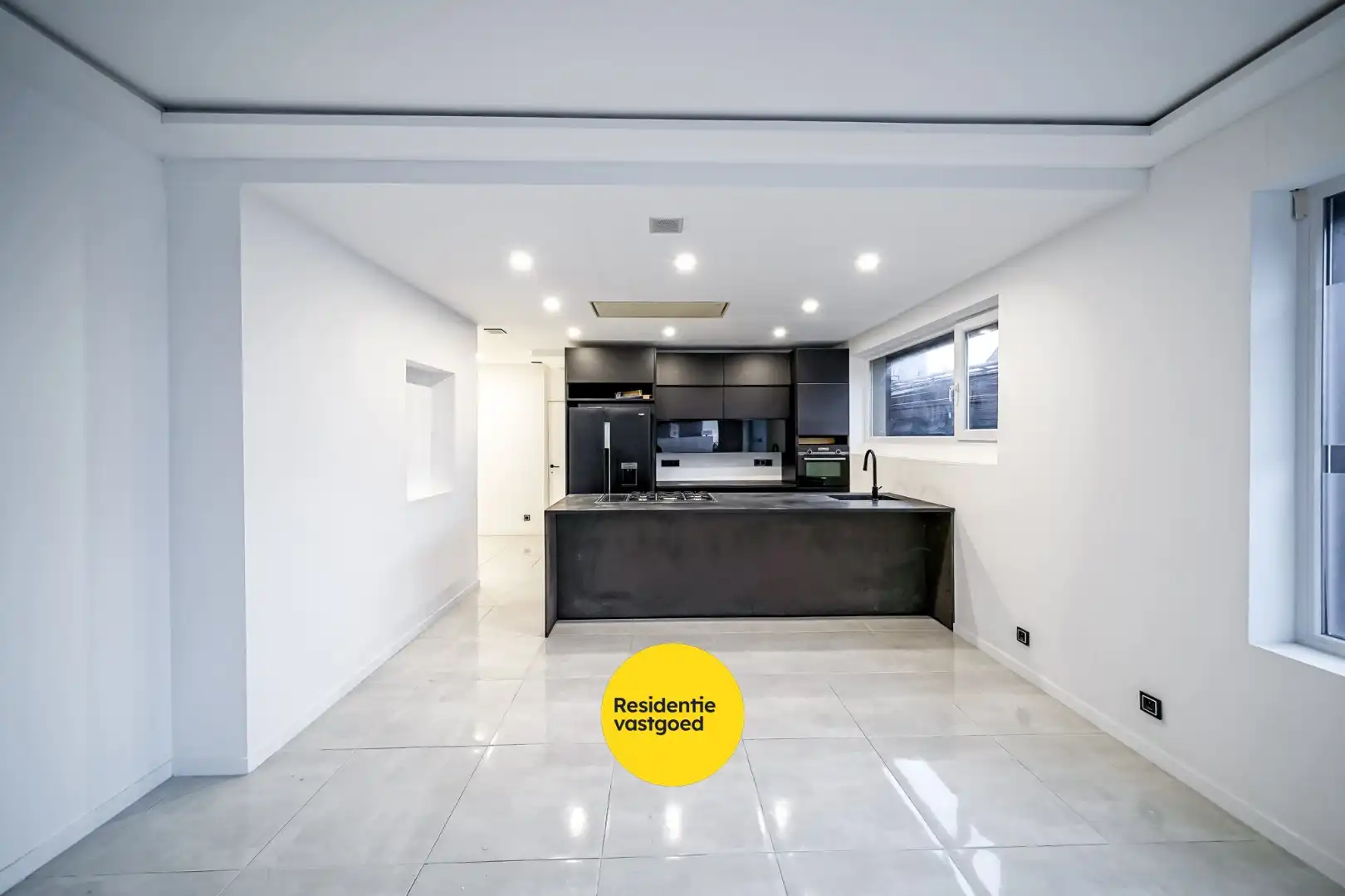 Recent gerenoveerde hoekwoning met garage, koer én dakterras in Stene foto 6