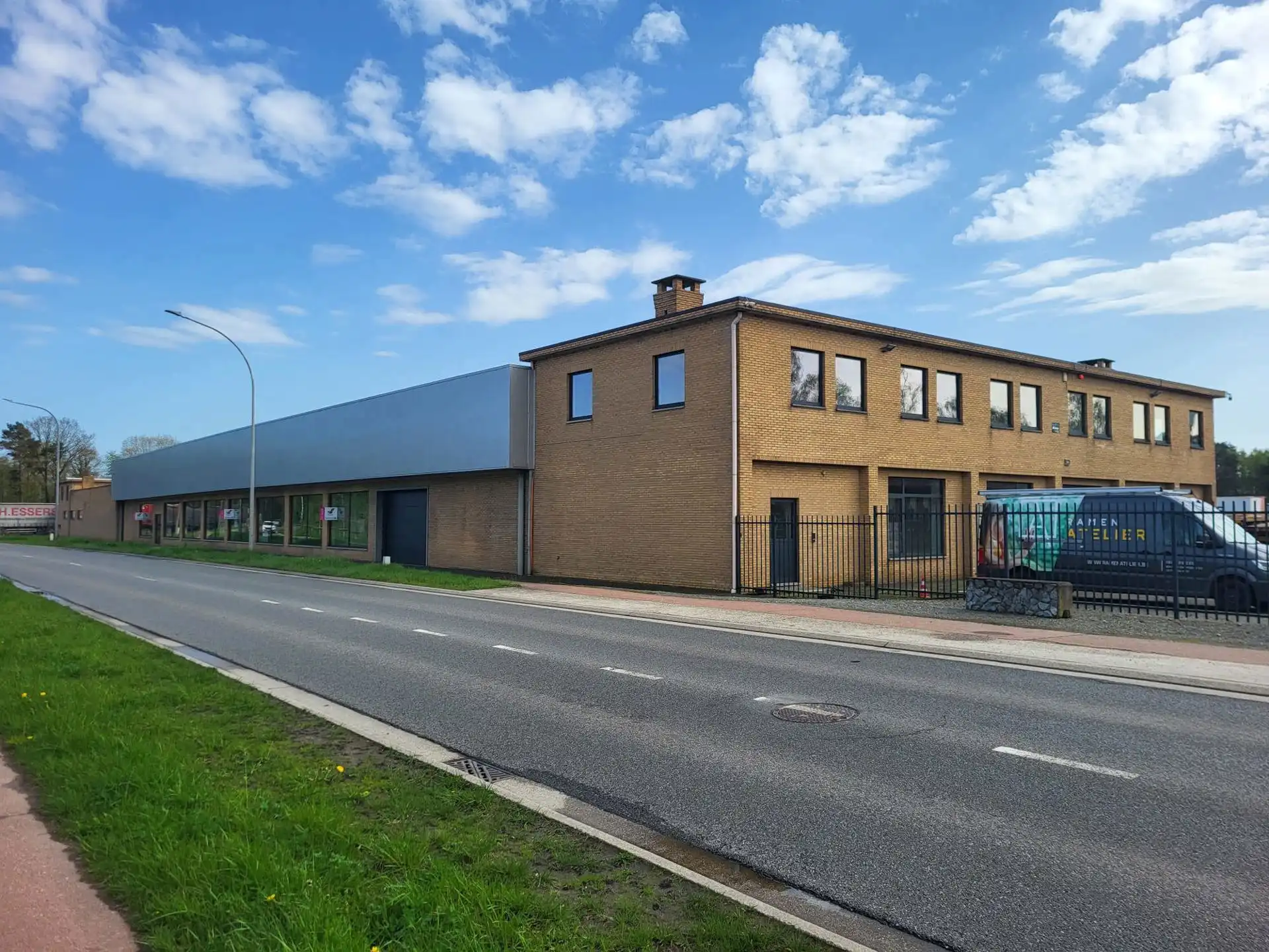 Magazijn te huur Essenlaan 5 - 3600 Genk
