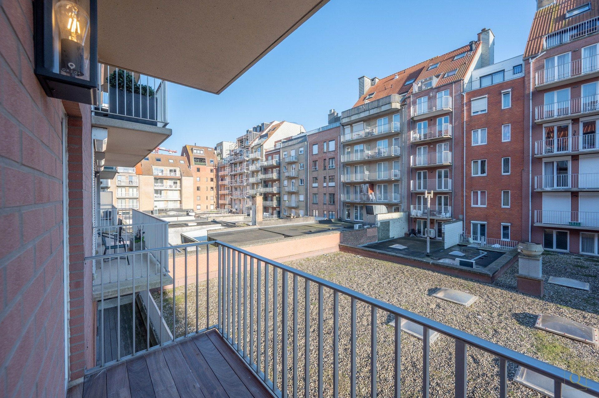 Luxueus afgewerkt appartement met zuid-west oriëntatie gelegen vlakbij de Lippenslaan en de Zeedijk. Inpandige parking te koop foto 25