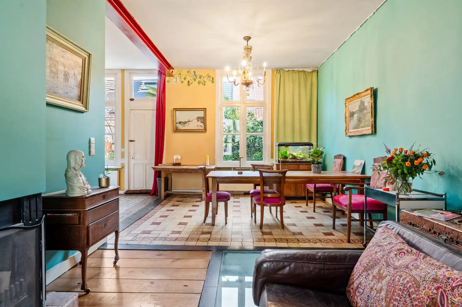 Unieke gezinswoning met 5 slaapkamers en tuin in Borgerhout! foto 3