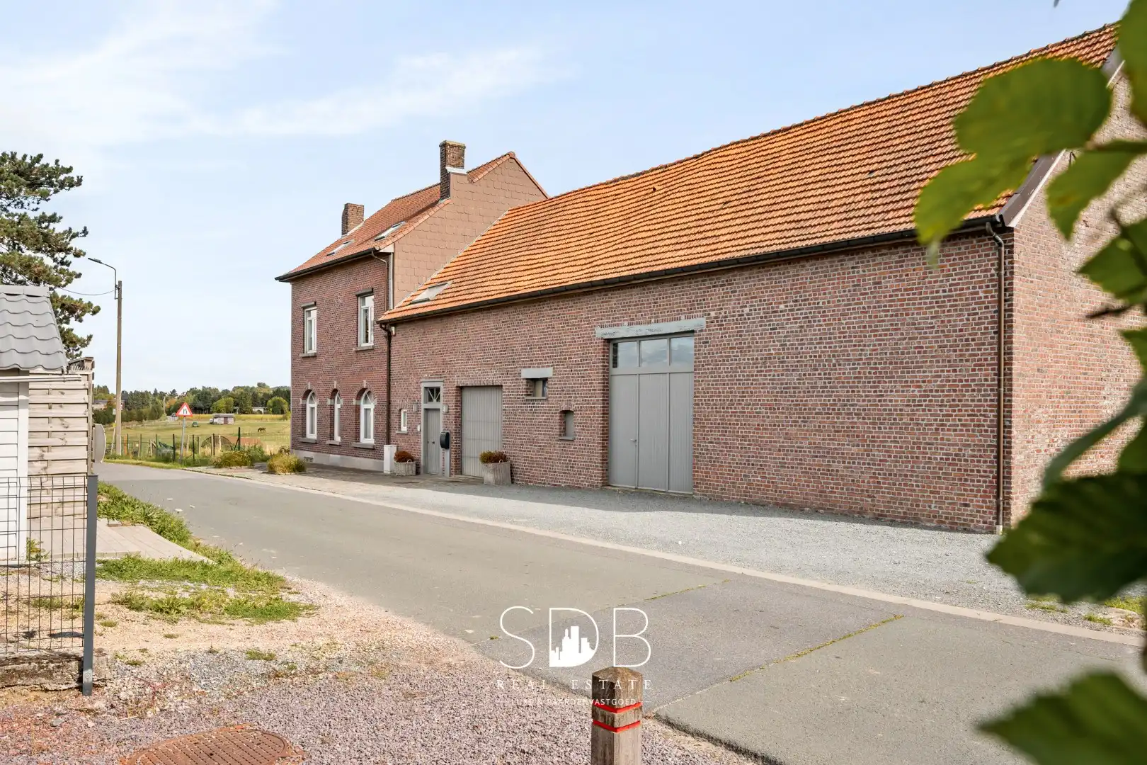 Prachtige landelijke hoeve woning met gezinstuin en graslanden op 1hectare foto 4
