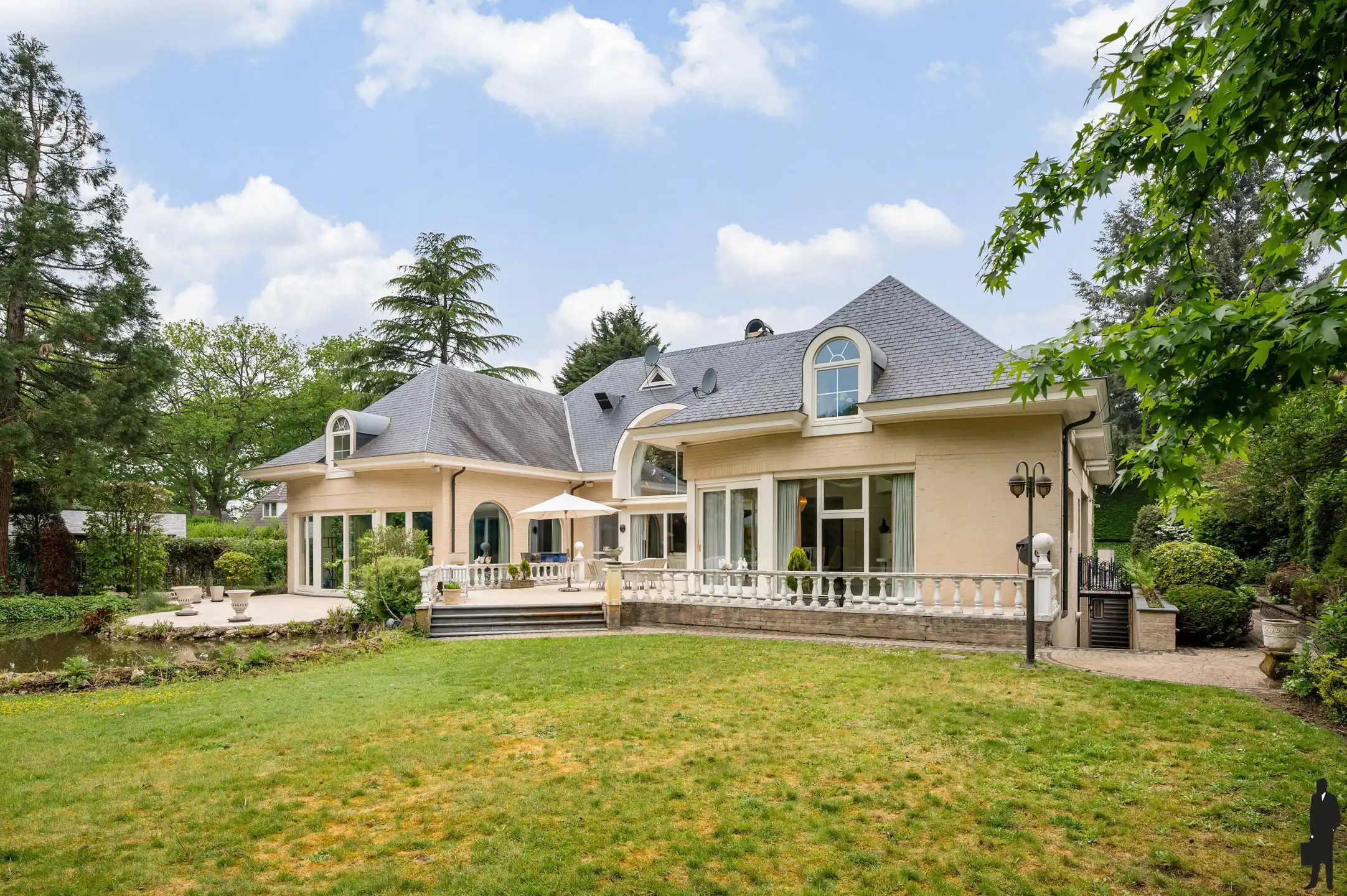 Exclusieve stijlvilla met binnenzwembad, wellness en hoogwaardige afwerking op toplocatie te Essen foto 51