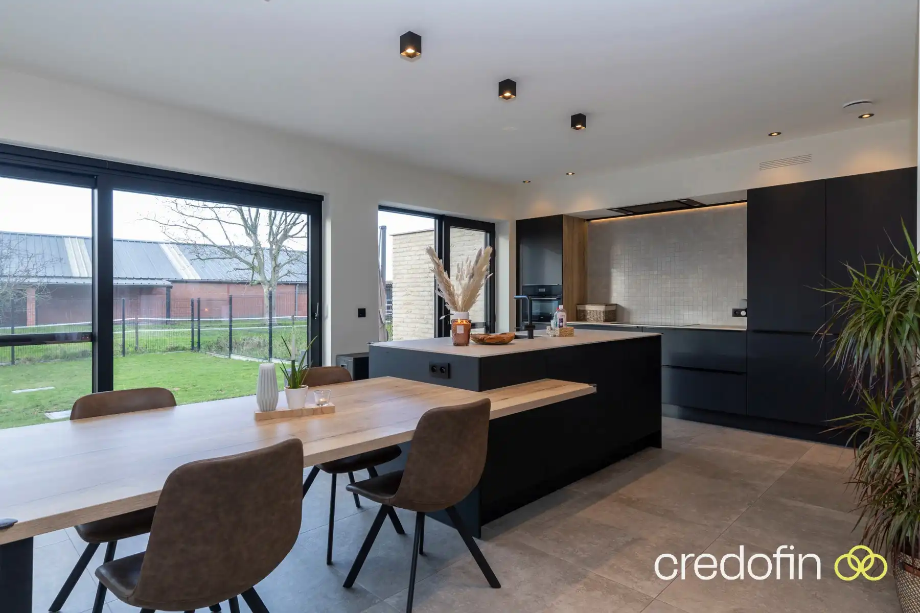 Piekfijn afgewerkte woning met 3 ruime slaapkamers foto 3