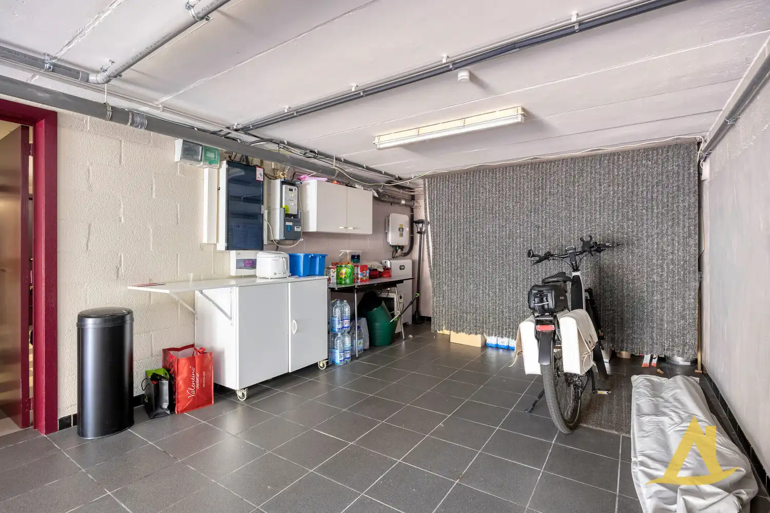 EXCLUSIEVE VILLA MET PARKTUIN EN ZWEMVIJVER OP EEN PERCEEL VAN 1HA 5A 16CA! foto 54