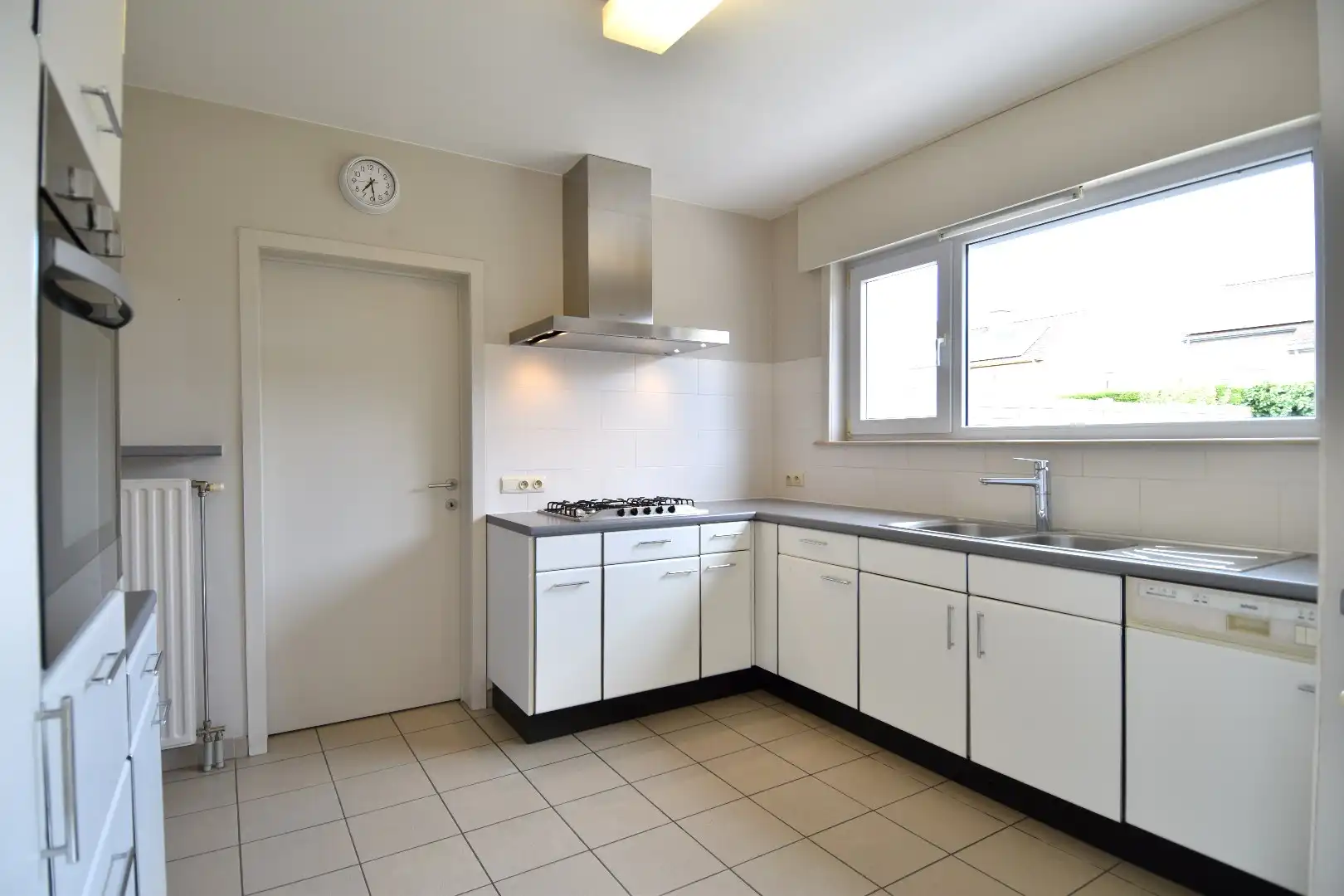 Gezinswoning met 3 slaapkamers, tuin én garage in doodlopende straat te koop in Menen foto 3